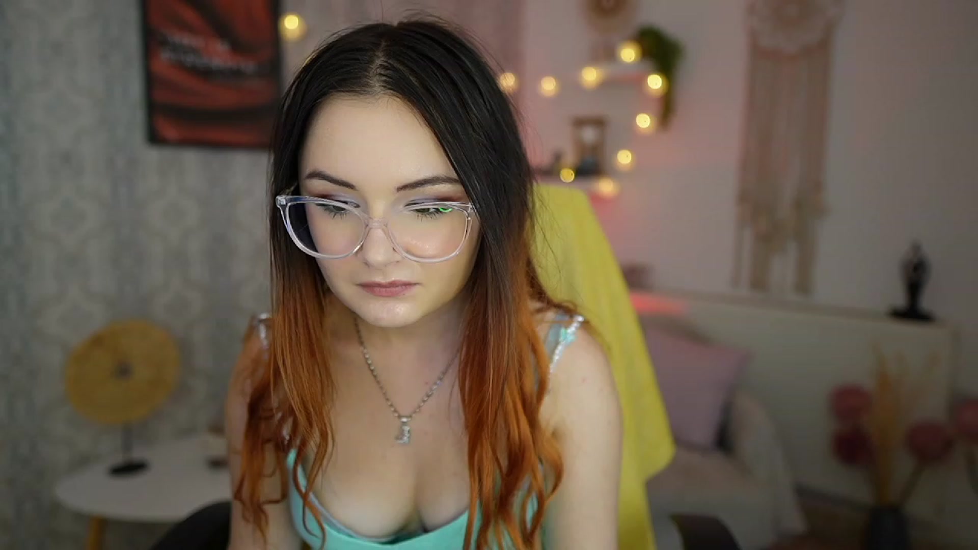 Gallery image thumbnail from Hazel_Moore18's myfreecams stream on, 09/26/2023, 12:45 image 9 of 20