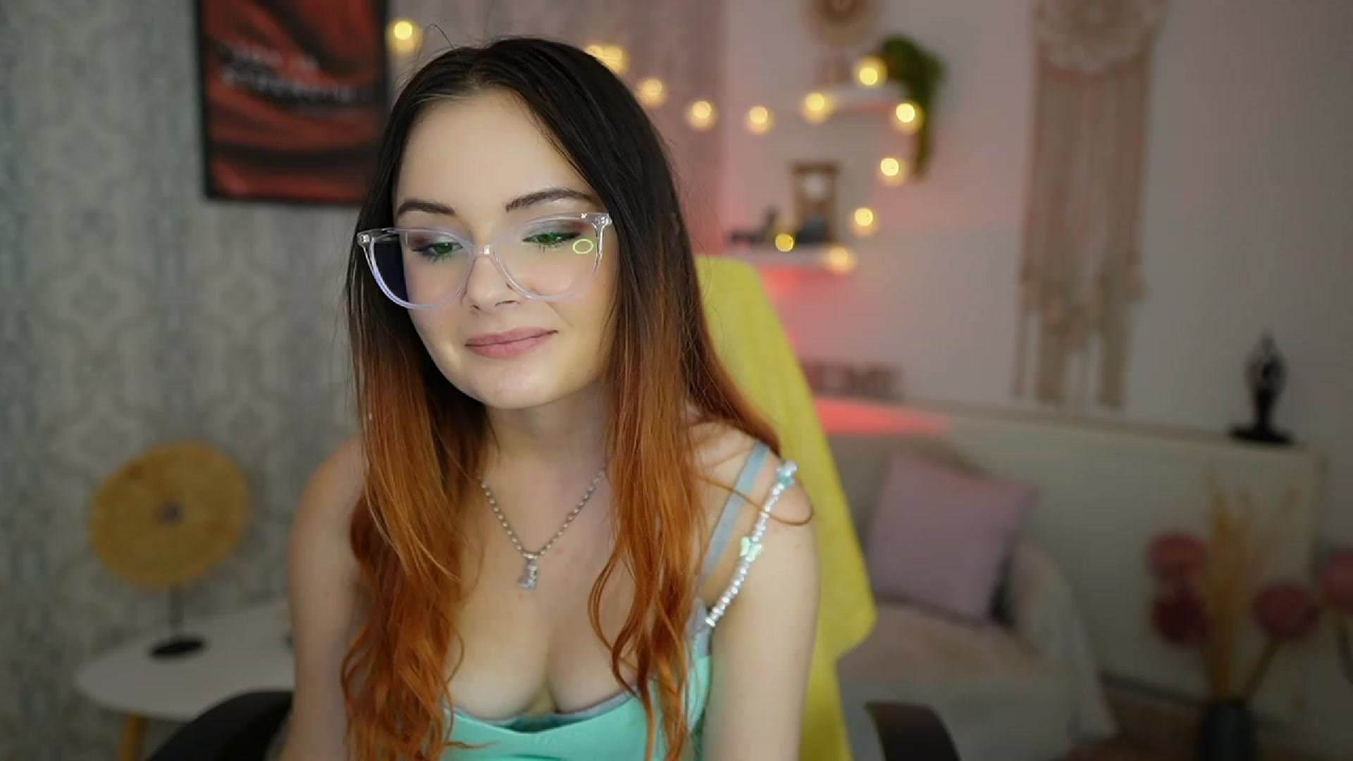 Gallery image thumbnail from Hazel_Moore18's myfreecams stream on, 09/26/2023, 12:45 image 4 of 20