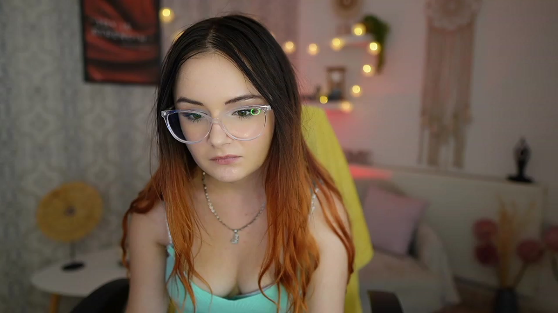 Gallery image thumbnail from Hazel_Moore18's myfreecams stream on, 09/26/2023, 12:45 image 16 of 20
