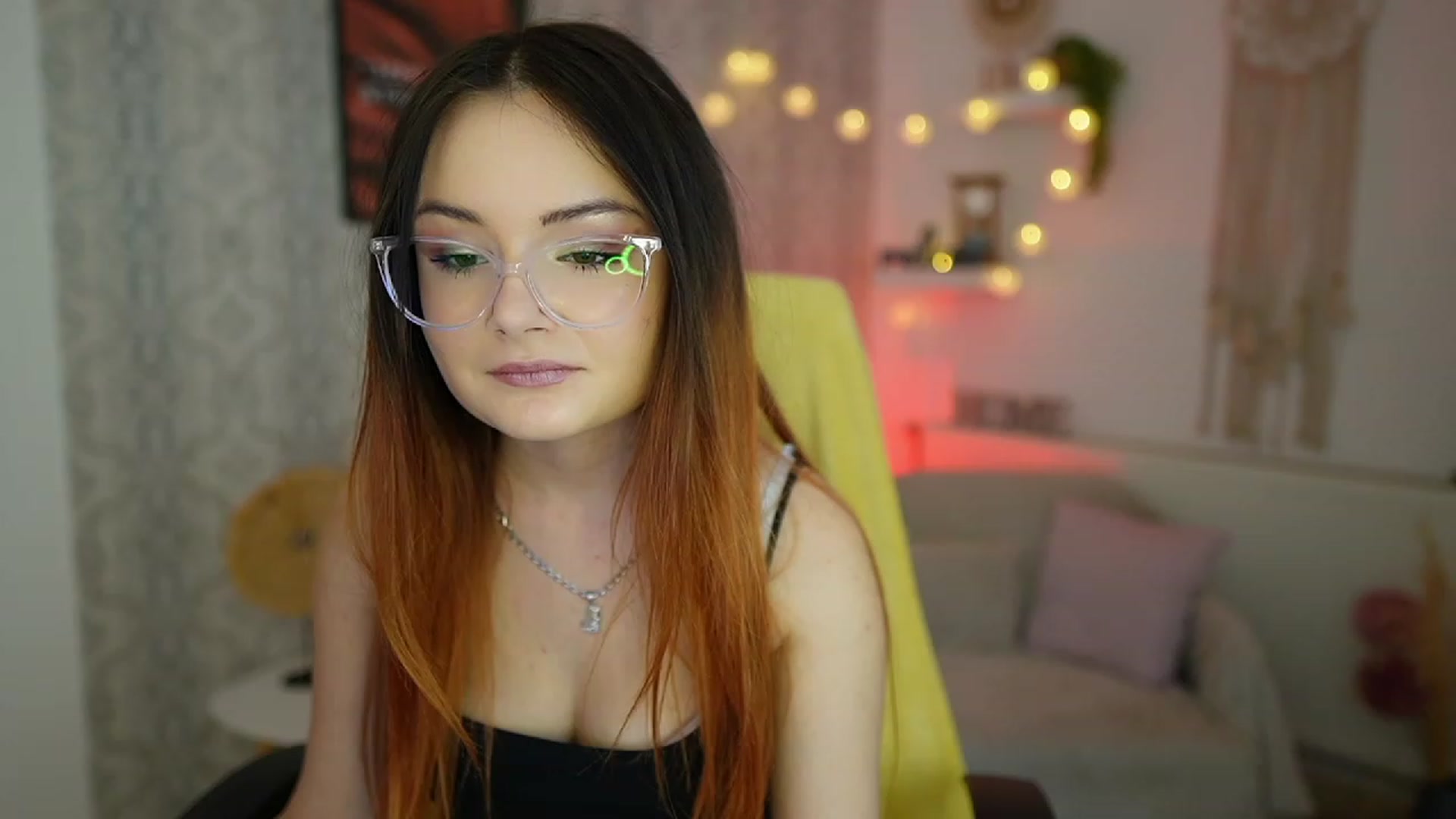 Gallery image thumbnail from Hazel_Moore18's myfreecams stream on, 09/27/2023, 09:36 image 3 of 20