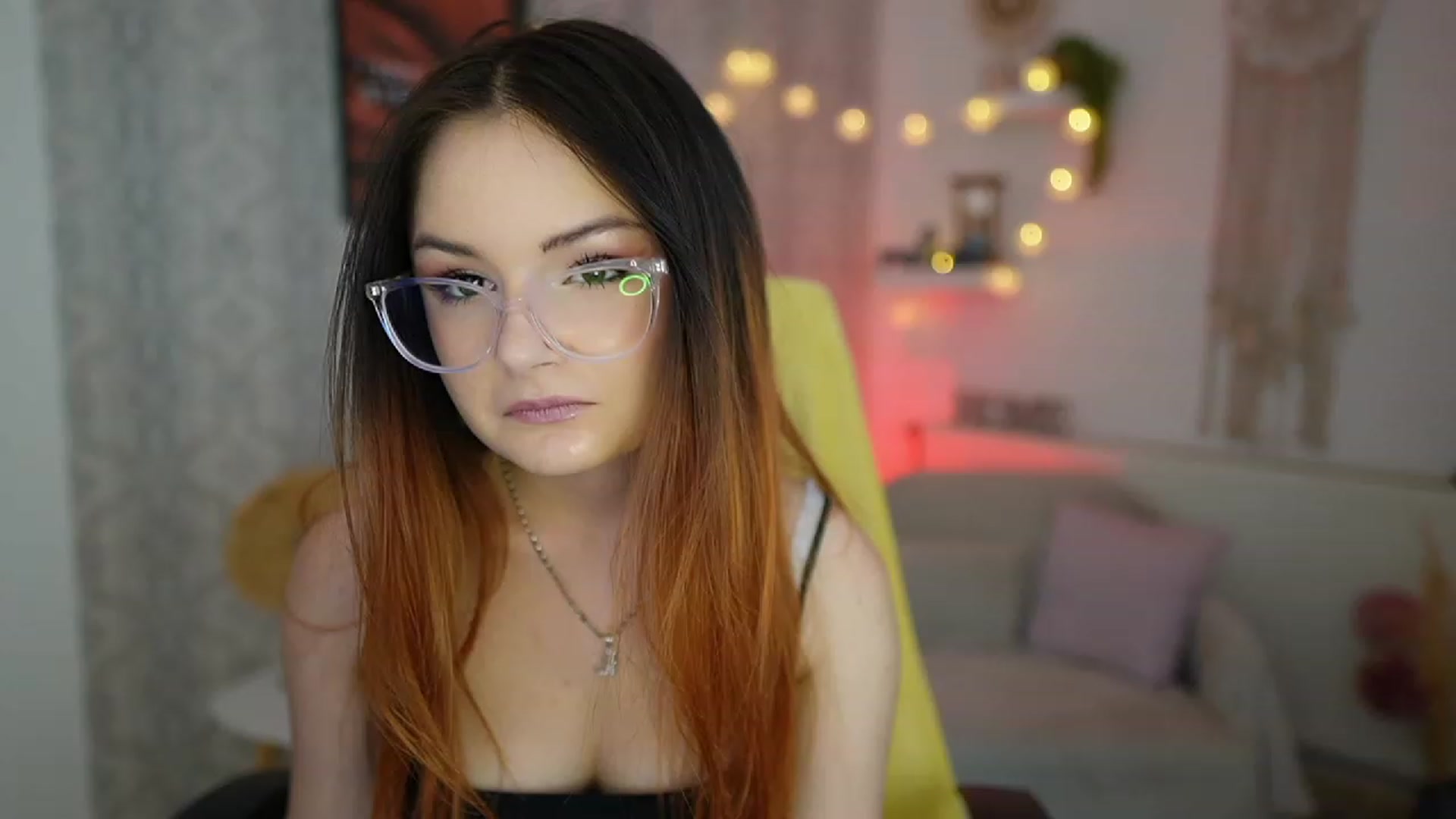 Gallery image thumbnail from Hazel_Moore18's myfreecams stream on, 09/27/2023, 09:36 image 12 of 20