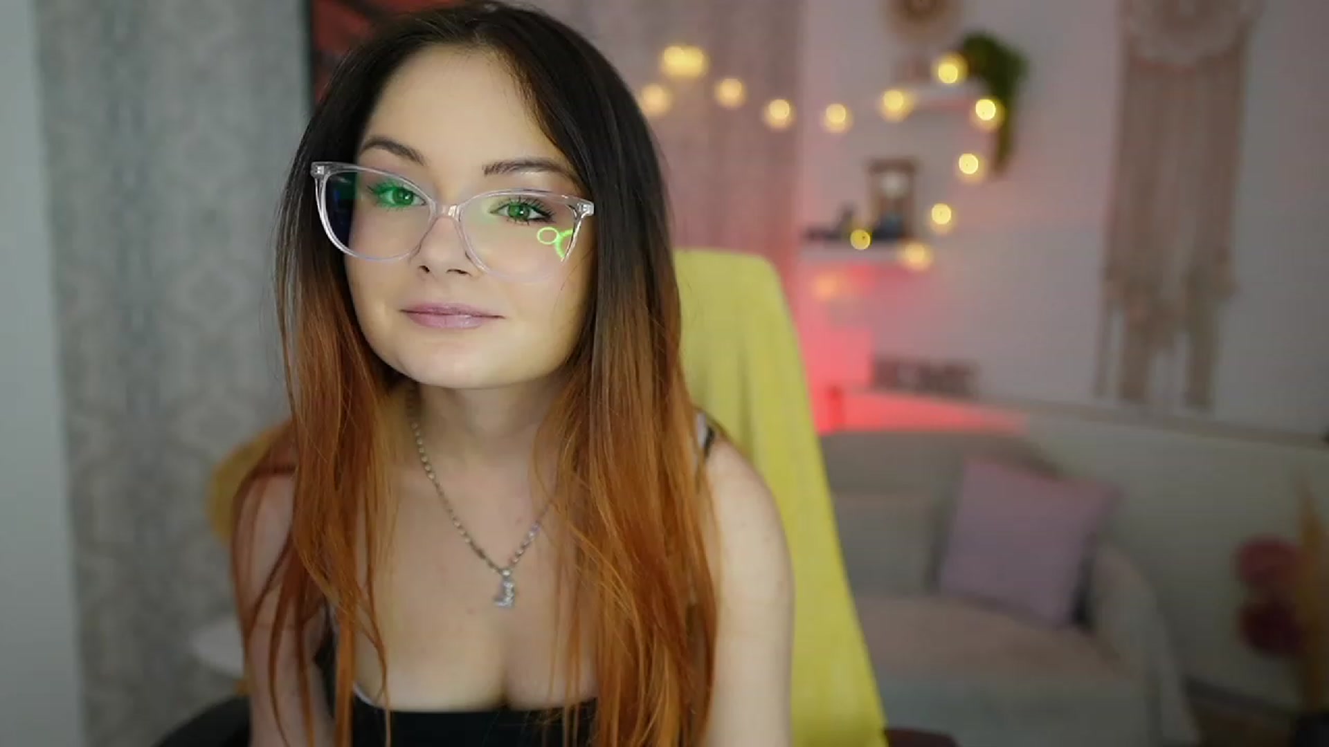 Gallery image thumbnail from Hazel_Moore18's myfreecams stream on, 09/27/2023, 09:36 image 10 of 20