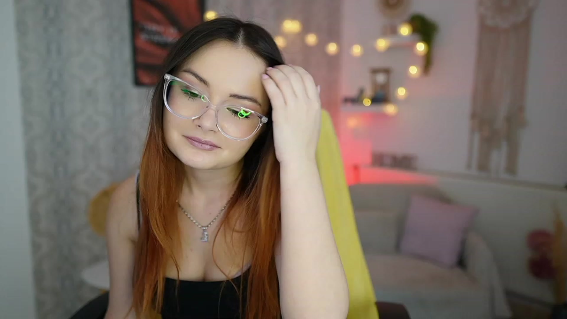 Gallery image thumbnail from Hazel_Moore18's myfreecams stream on, 09/27/2023, 09:36 image 4 of 20