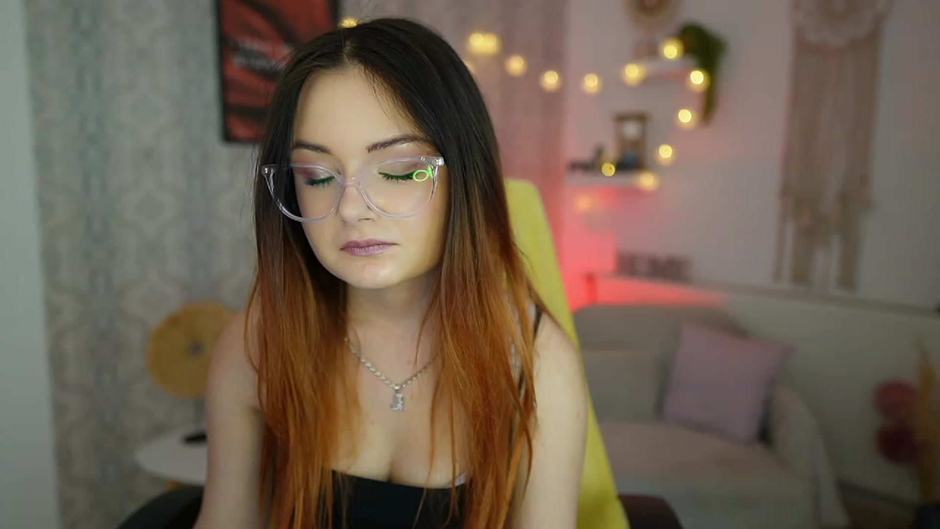 Gallery image thumbnail from Hazel_Moore18's myfreecams stream on, 09/27/2023, 09:36 image 6 of 20