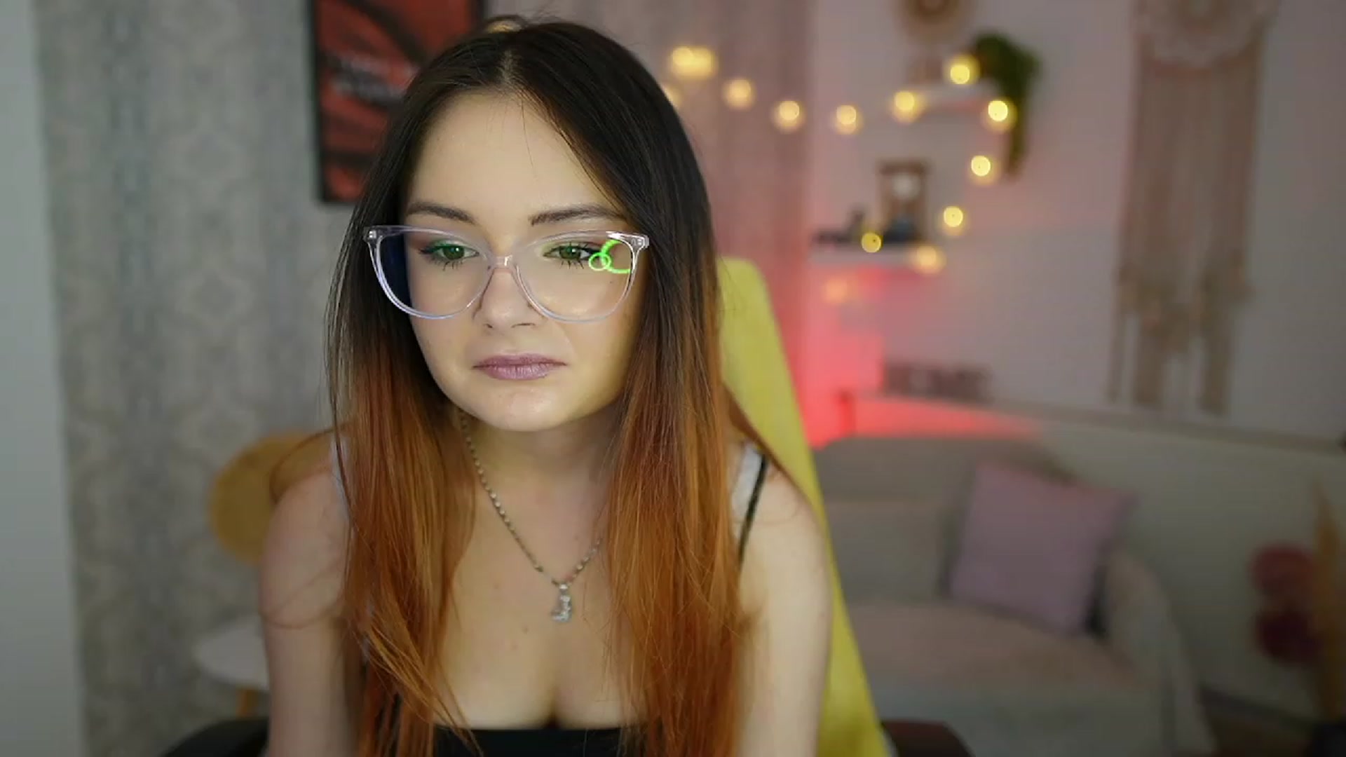 Gallery image thumbnail from Hazel_Moore18's myfreecams stream on, 09/27/2023, 09:36 image 15 of 20