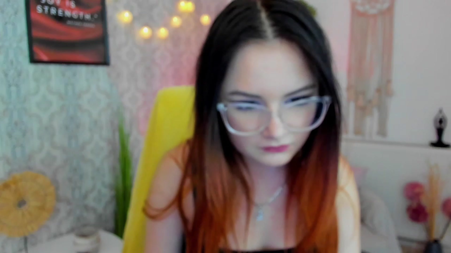 Gallery image thumbnail from Hazel_Moore18's myfreecams stream on, 09/28/2023, 10:10 image 12 of 20