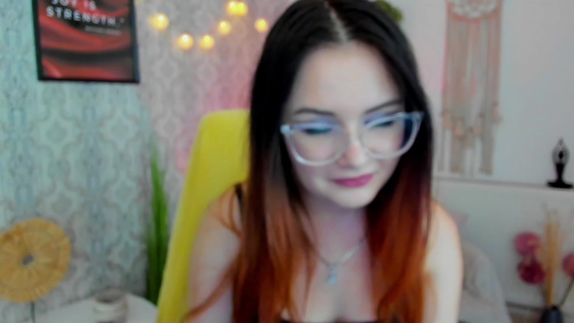 Gallery image thumbnail from Hazel_Moore18's myfreecams stream on, 09/28/2023, 10:10 image 14 of 20