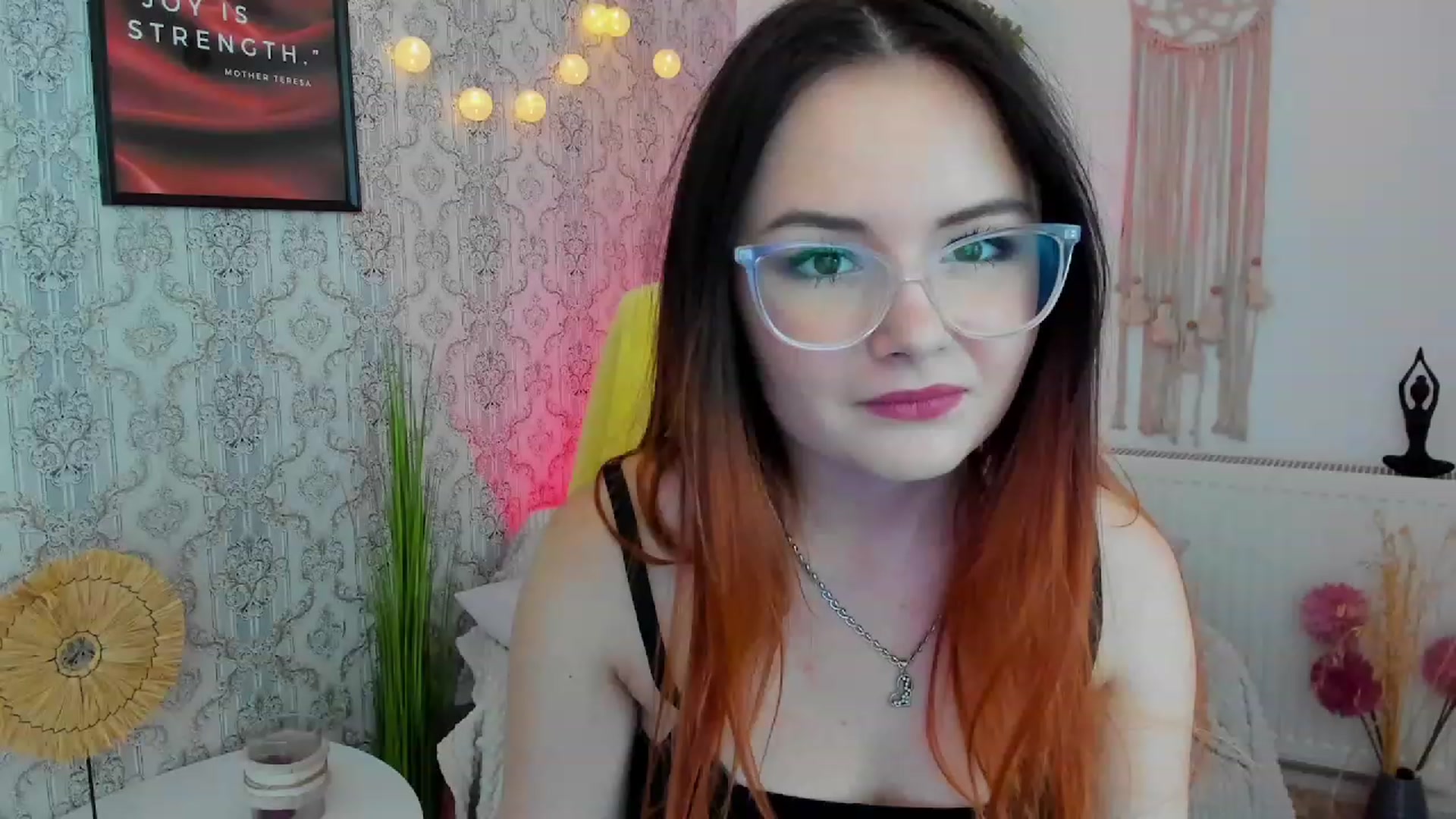 Gallery image thumbnail from Hazel_Moore18's myfreecams stream on, 09/28/2023, 10:10 image 7 of 20