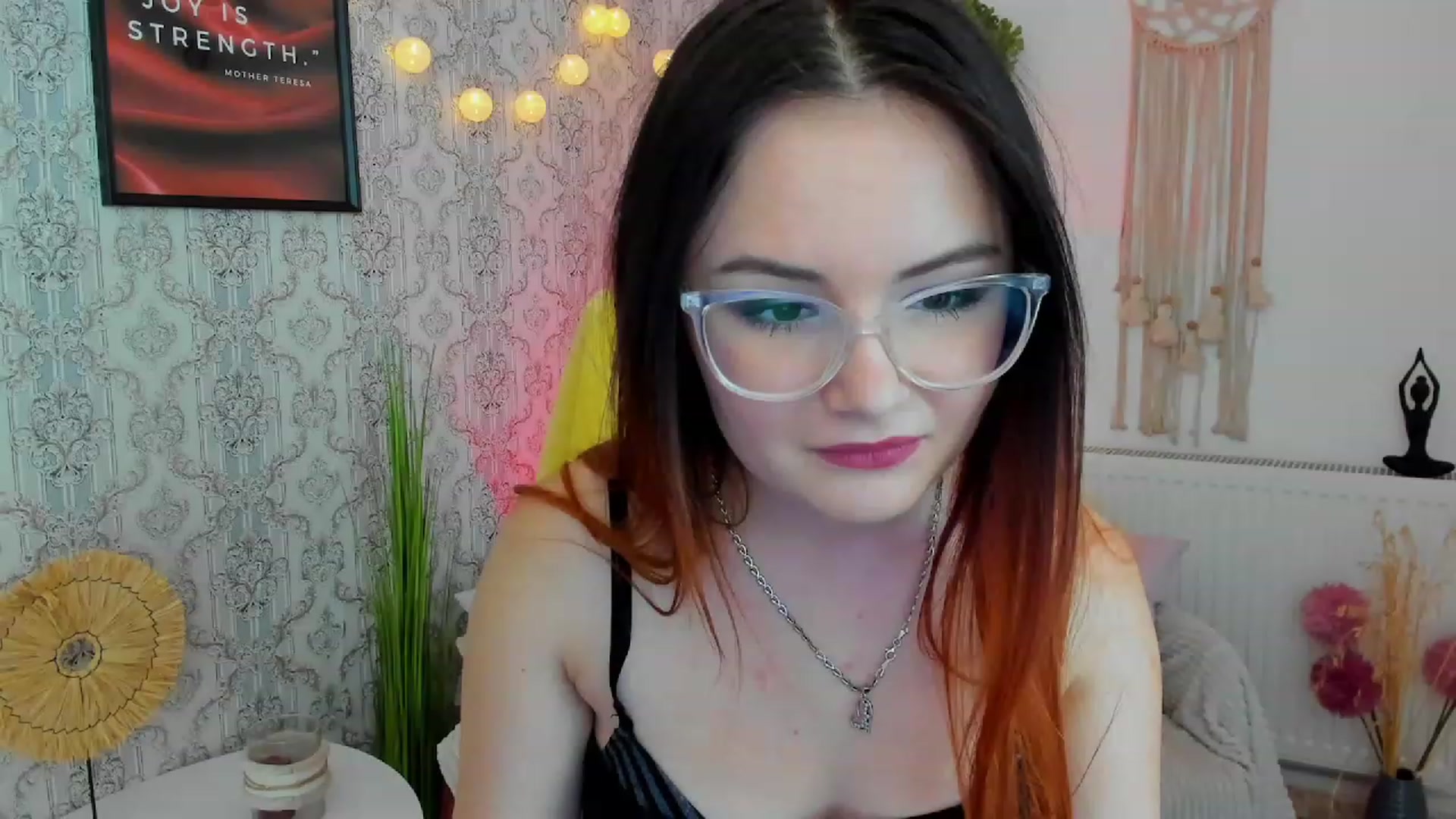 Gallery image thumbnail from Hazel_Moore18's myfreecams stream on, 09/28/2023, 10:10 image 2 of 20