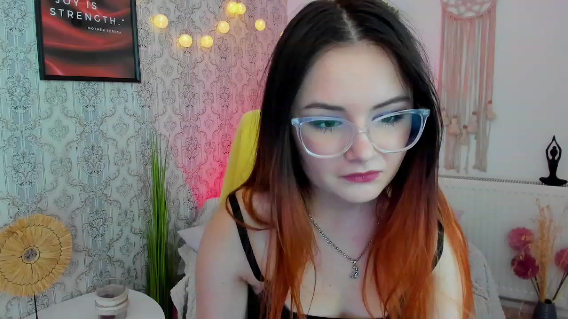 Gallery image thumbnail from Hazel_Moore18's myfreecams stream on, 09/28/2023, 10:10 image 9 of 20