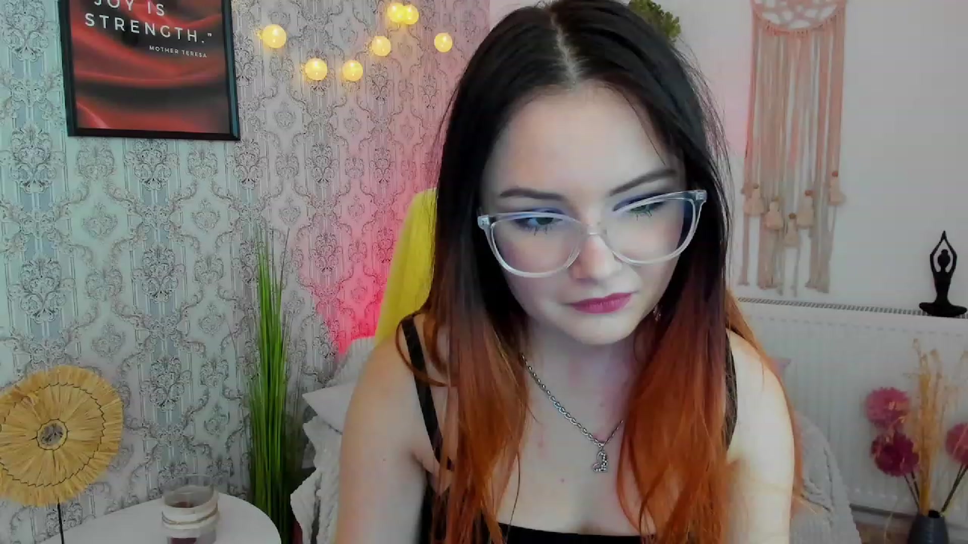 Gallery image thumbnail from Hazel_Moore18's myfreecams stream on, 09/28/2023, 10:10 image 8 of 20