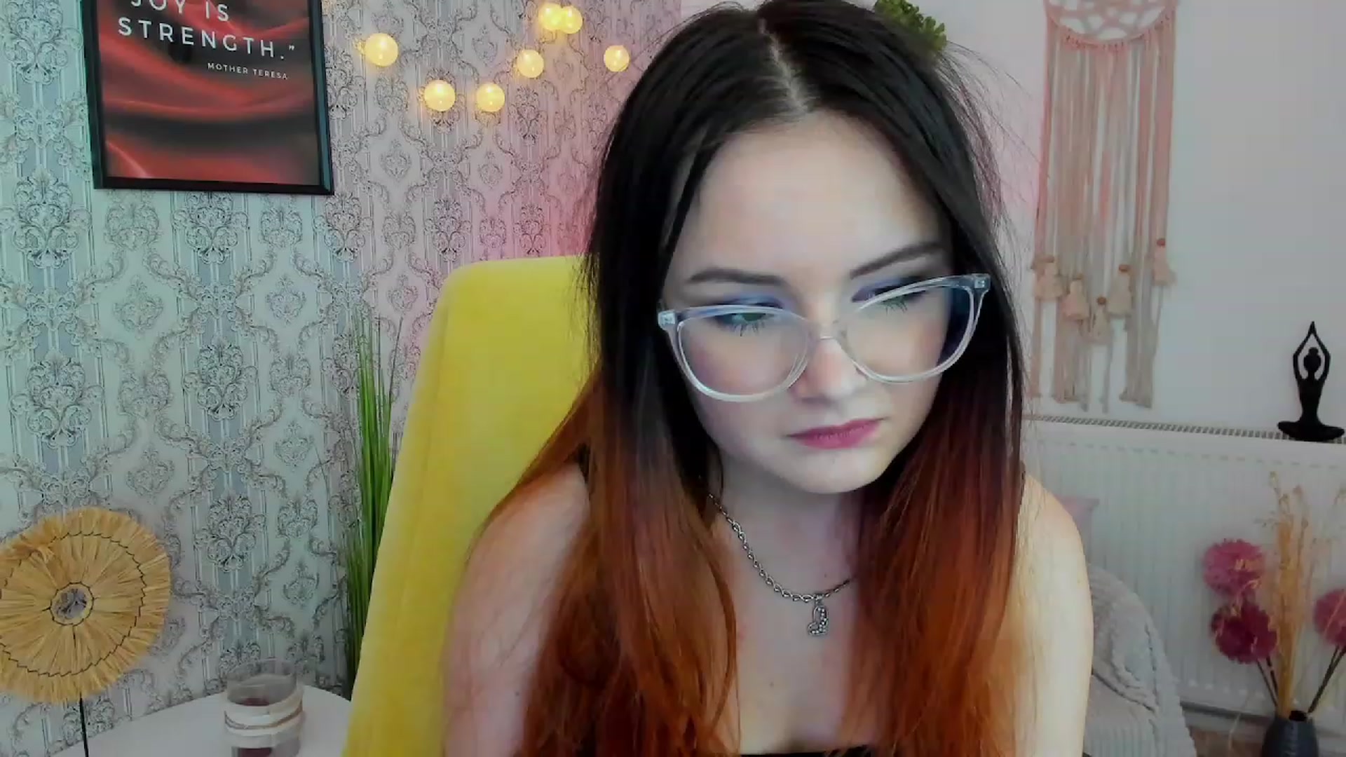 Gallery image thumbnail from Hazel_Moore18's myfreecams stream on, 09/28/2023, 11:29 image 6 of 20