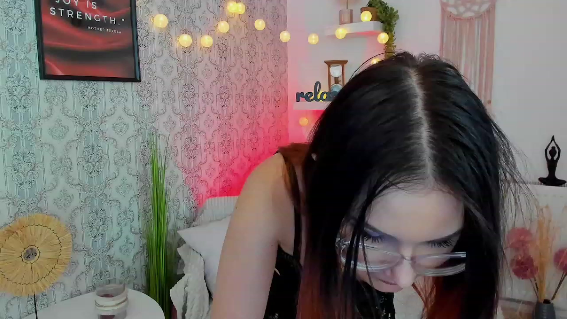 Gallery image thumbnail from Hazel_Moore18's myfreecams stream on, 09/28/2023, 11:29 image 7 of 20