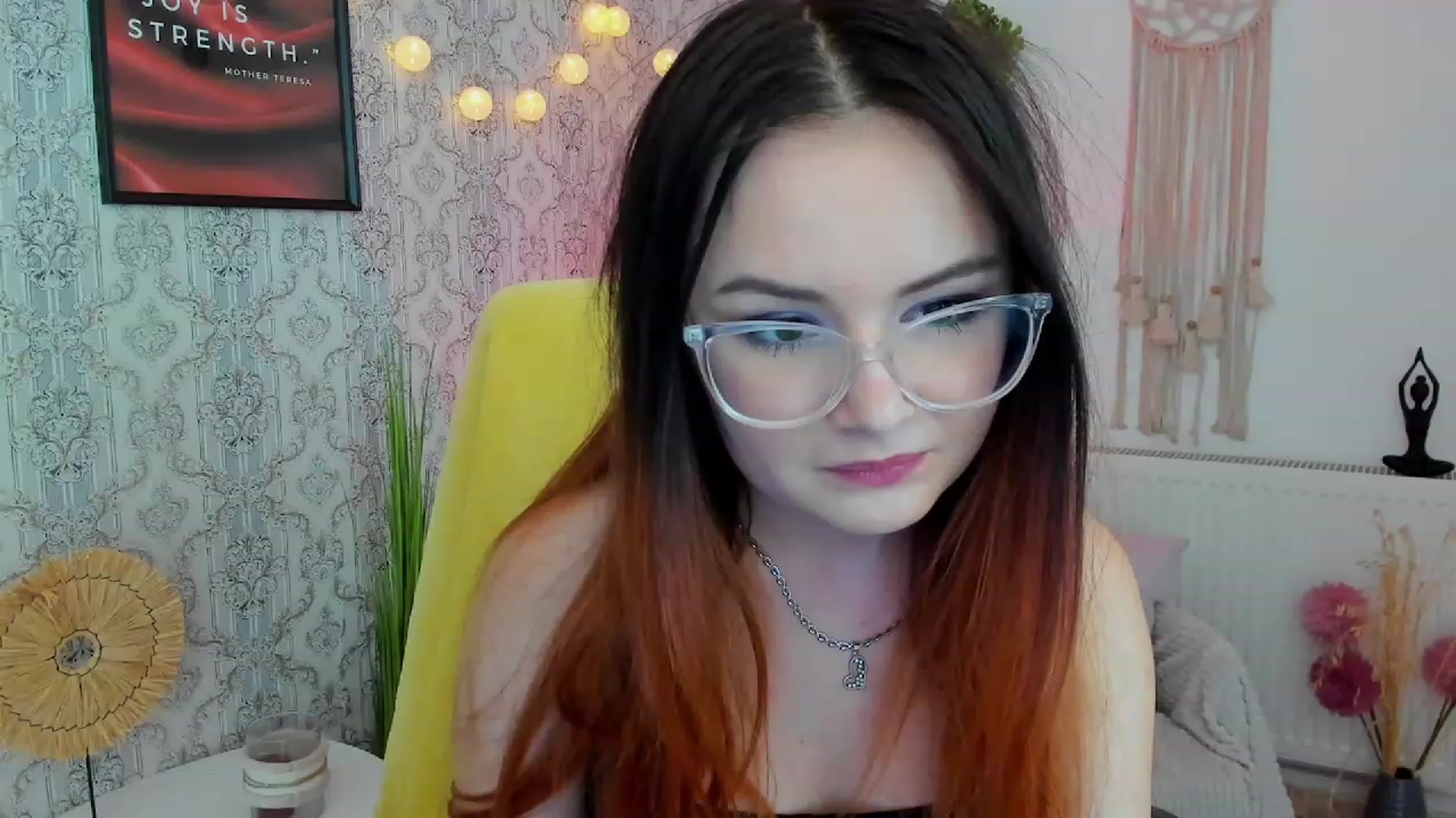 Gallery image thumbnail from Hazel_Moore18's myfreecams stream on, 09/28/2023, 11:29 image 4 of 20