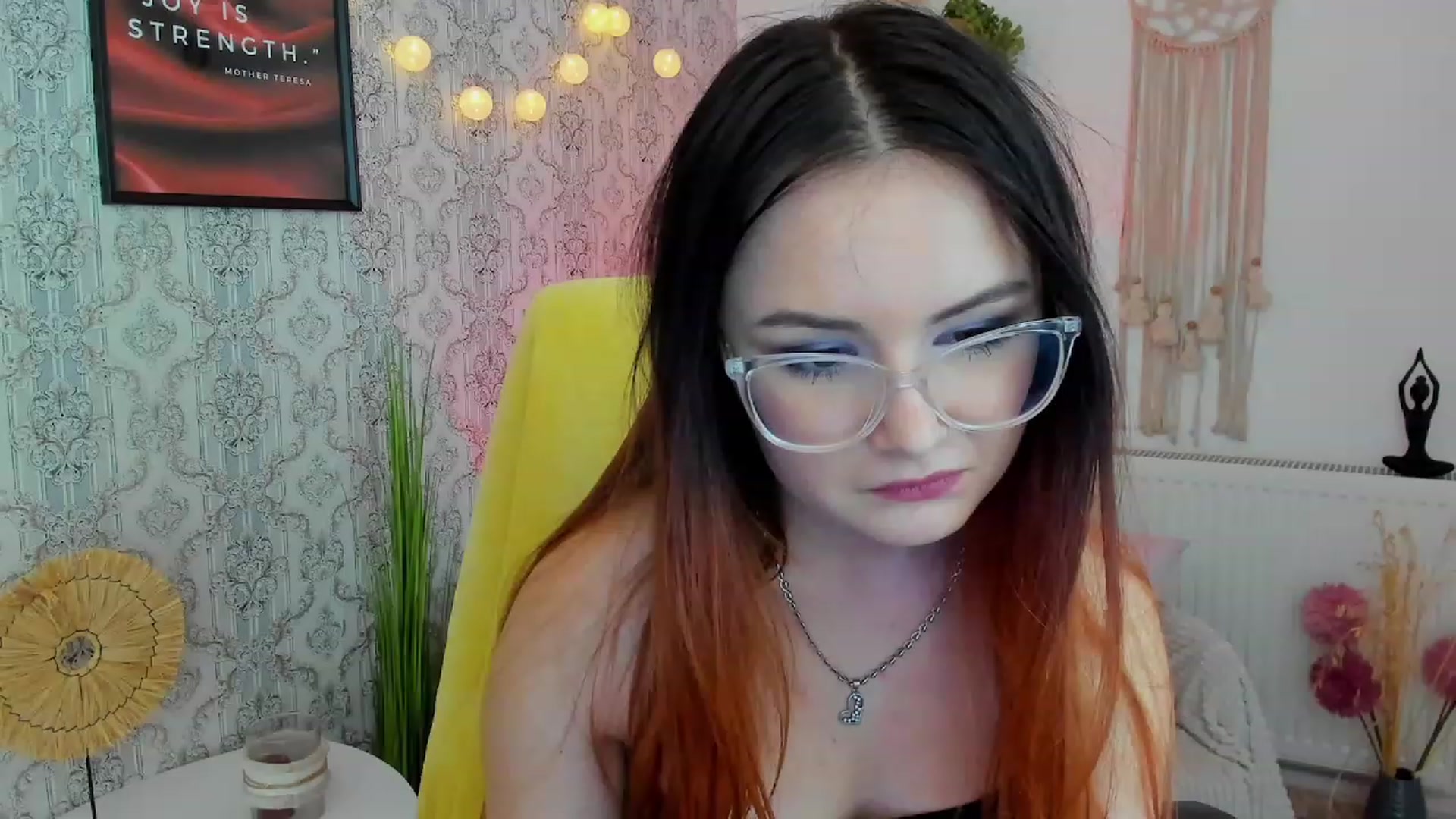 Gallery image thumbnail from Hazel_Moore18's myfreecams stream on, 09/28/2023, 11:29 image 12 of 20