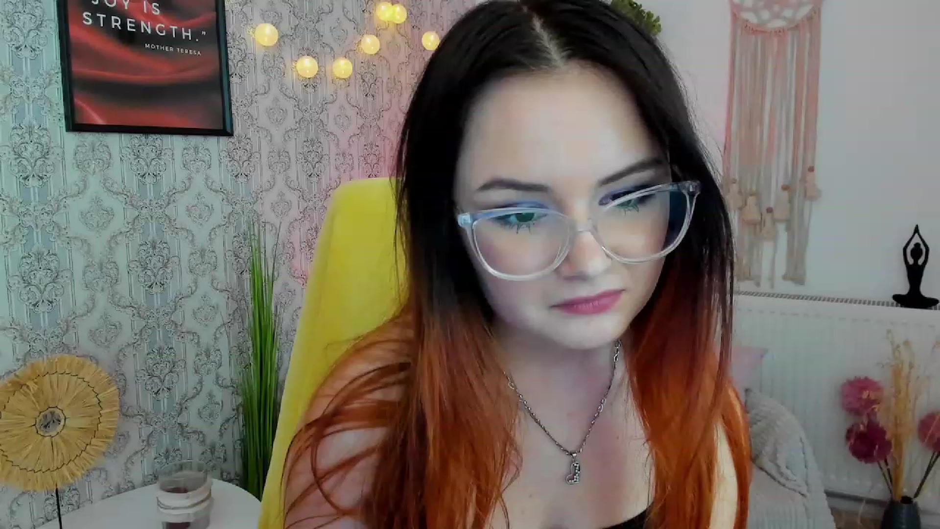 Gallery image thumbnail from Hazel_Moore18's myfreecams stream on, 09/28/2023, 12:06 image 13 of 20