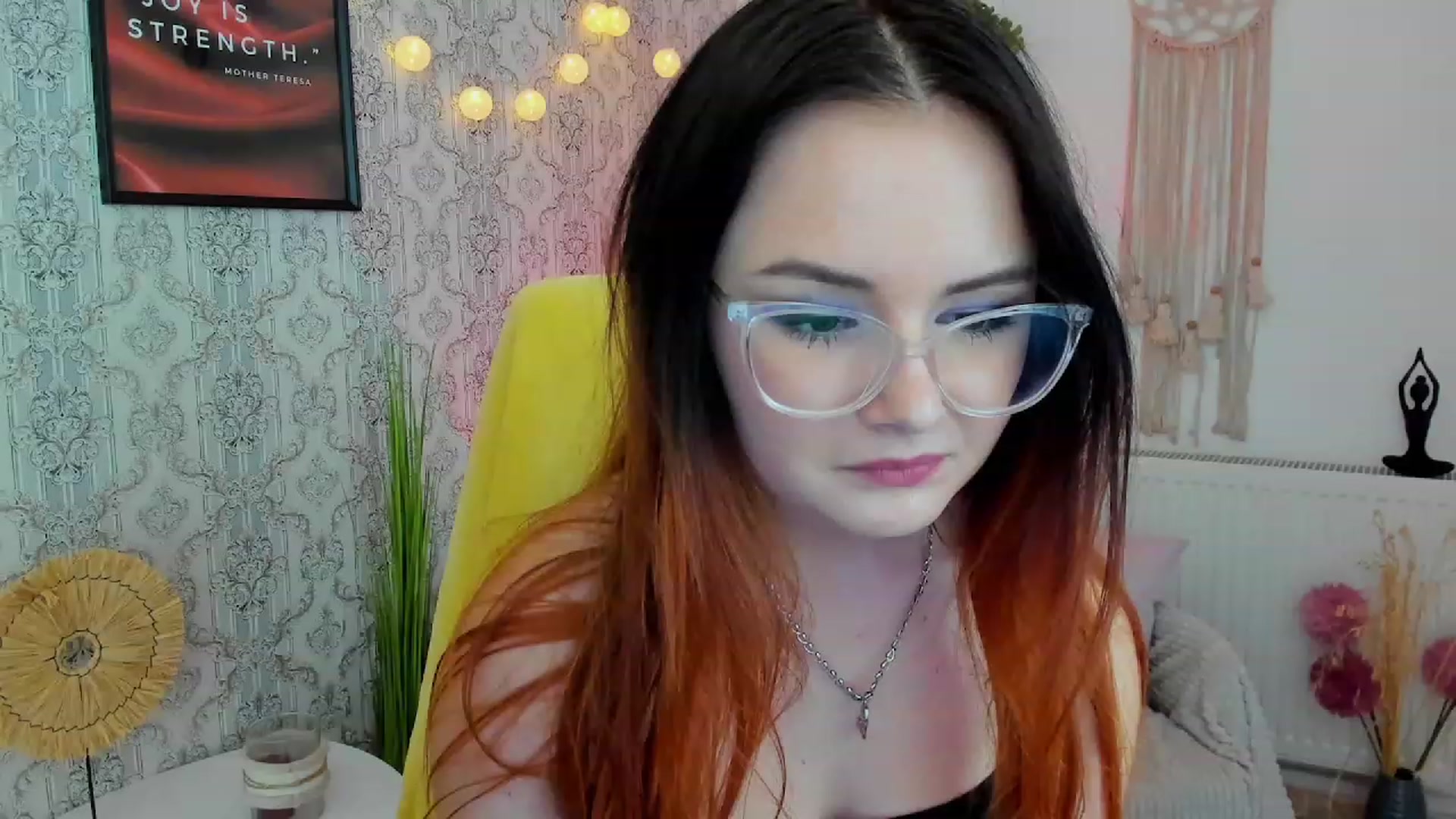 Gallery image thumbnail from Hazel_Moore18's myfreecams stream on, 09/28/2023, 12:06 image 9 of 20