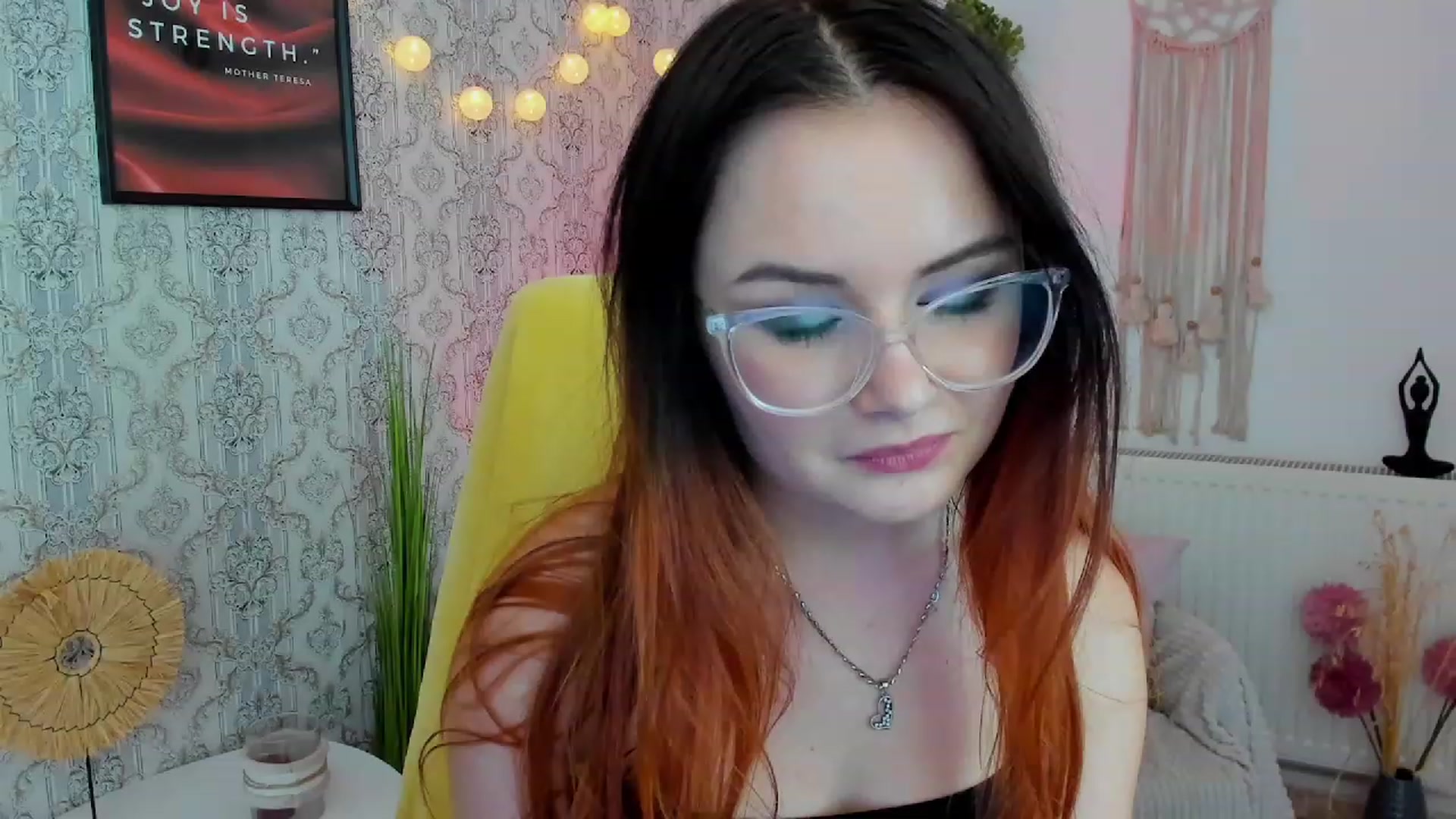 Gallery image thumbnail from Hazel_Moore18's myfreecams stream on, 09/28/2023, 12:06 image 4 of 20