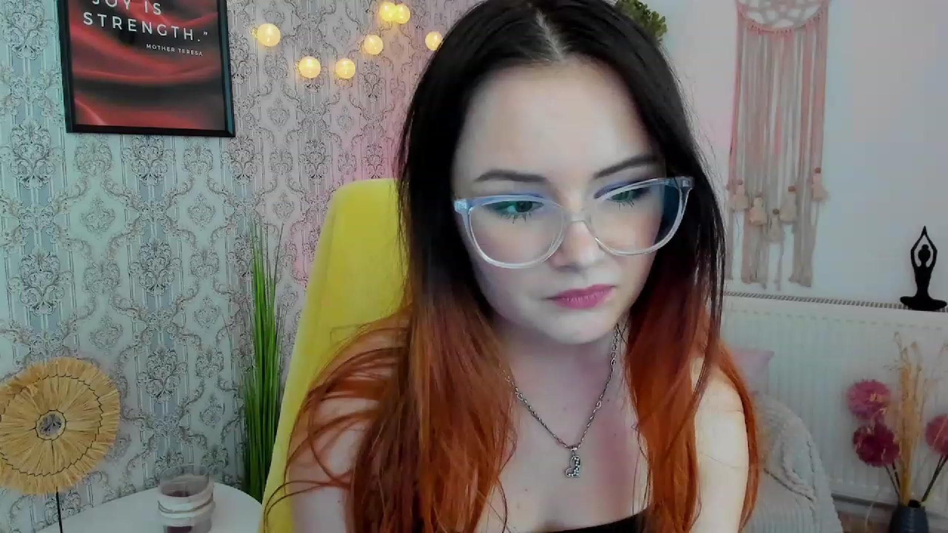 Gallery image thumbnail from Hazel_Moore18's myfreecams stream on, 09/28/2023, 12:06 image 6 of 20