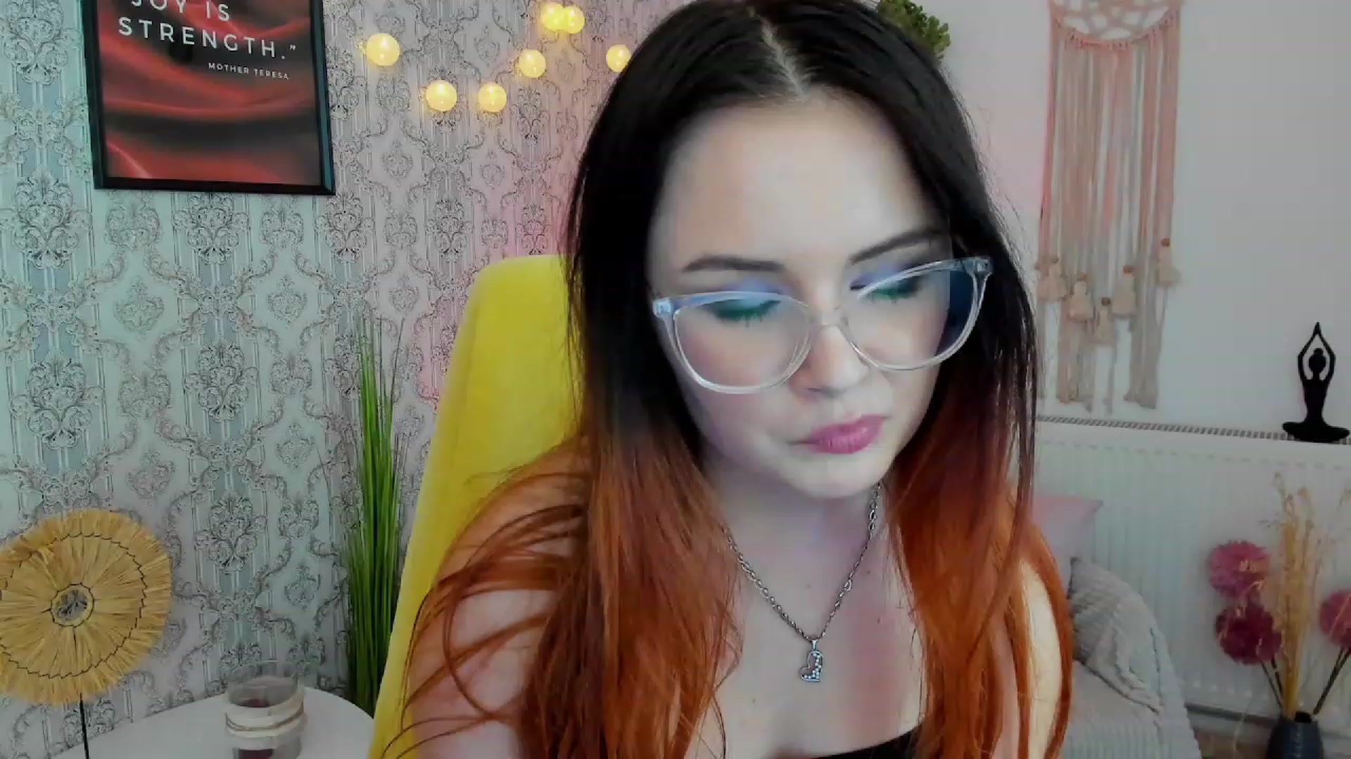 Gallery image thumbnail from Hazel_Moore18's myfreecams stream on, 09/28/2023, 12:06 image 10 of 20