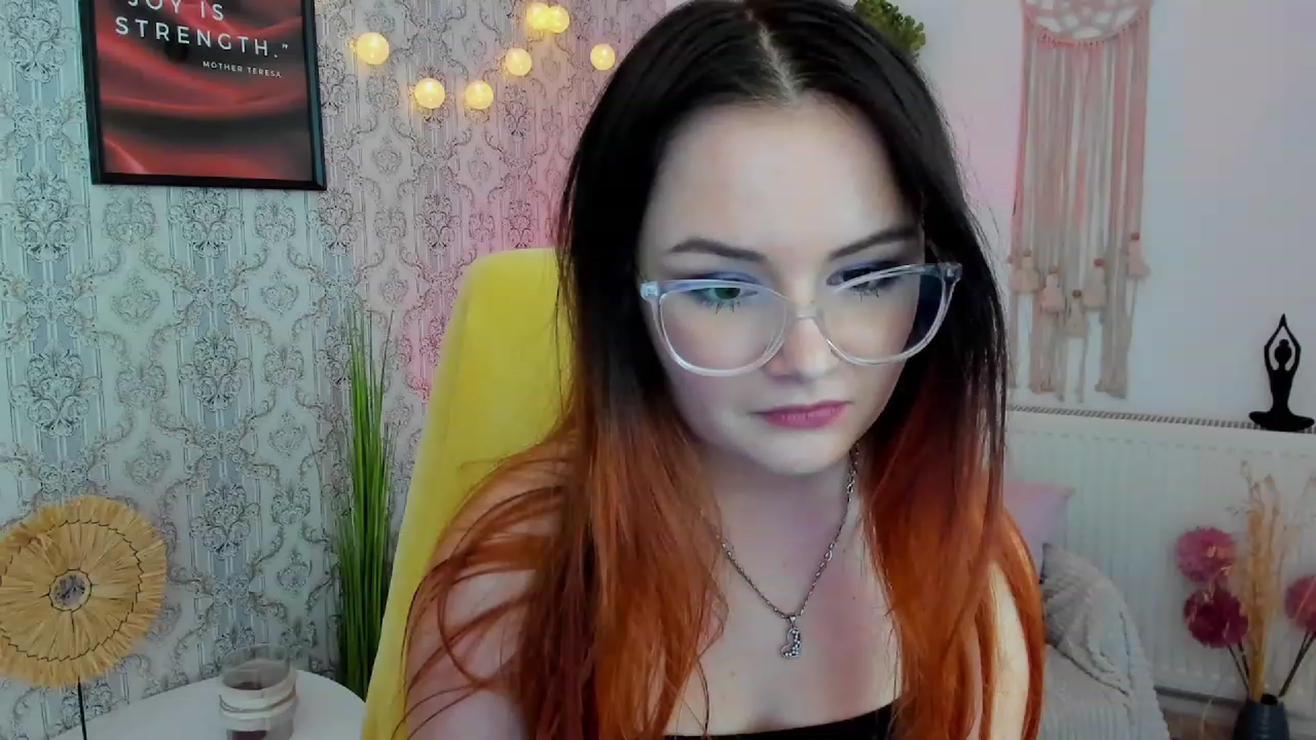 Gallery image thumbnail from Hazel_Moore18's myfreecams stream on, 09/28/2023, 12:06 image 12 of 20