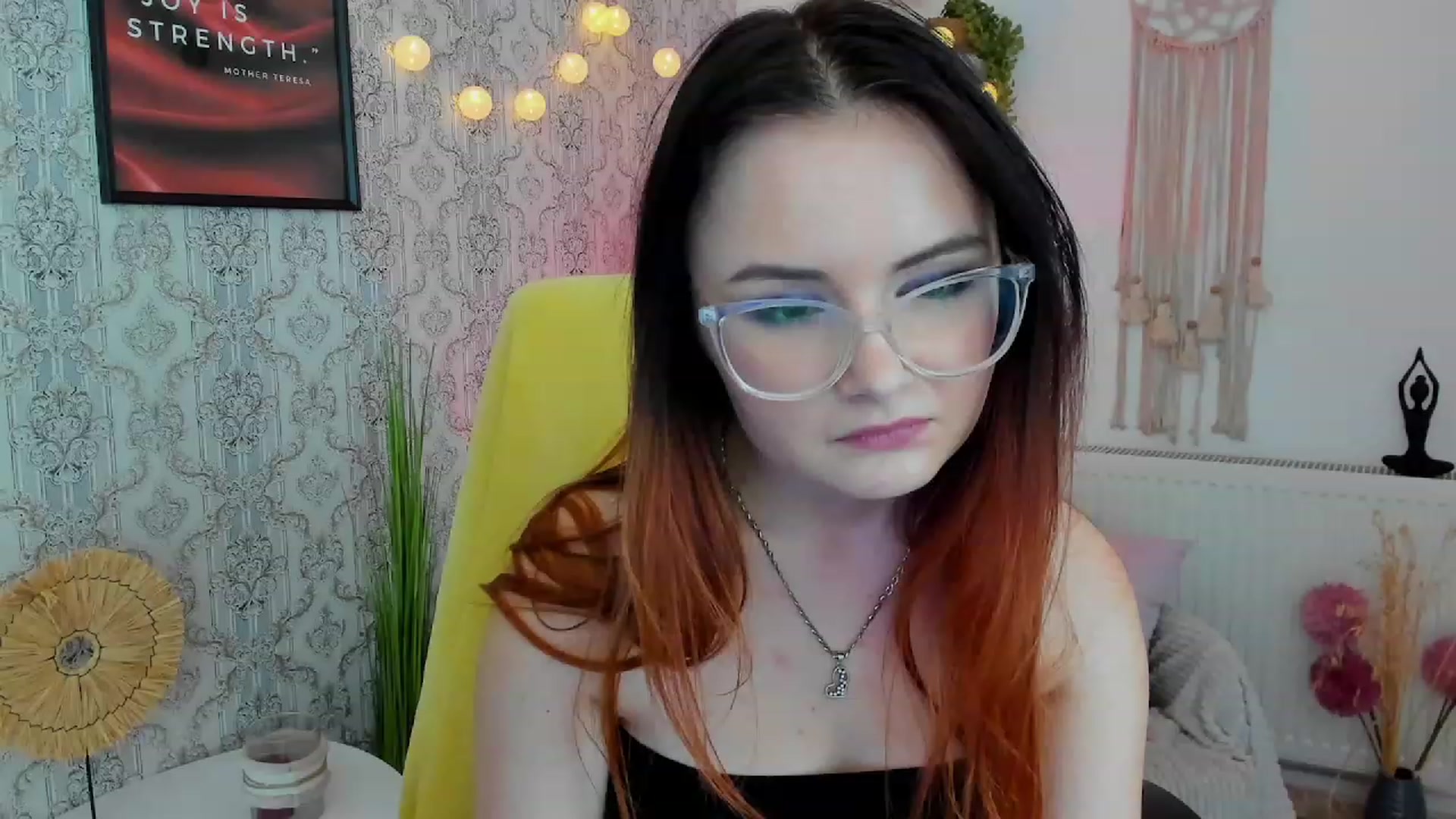 Gallery image thumbnail from Hazel_Moore18's myfreecams stream on, 09/28/2023, 12:42 image 6 of 20