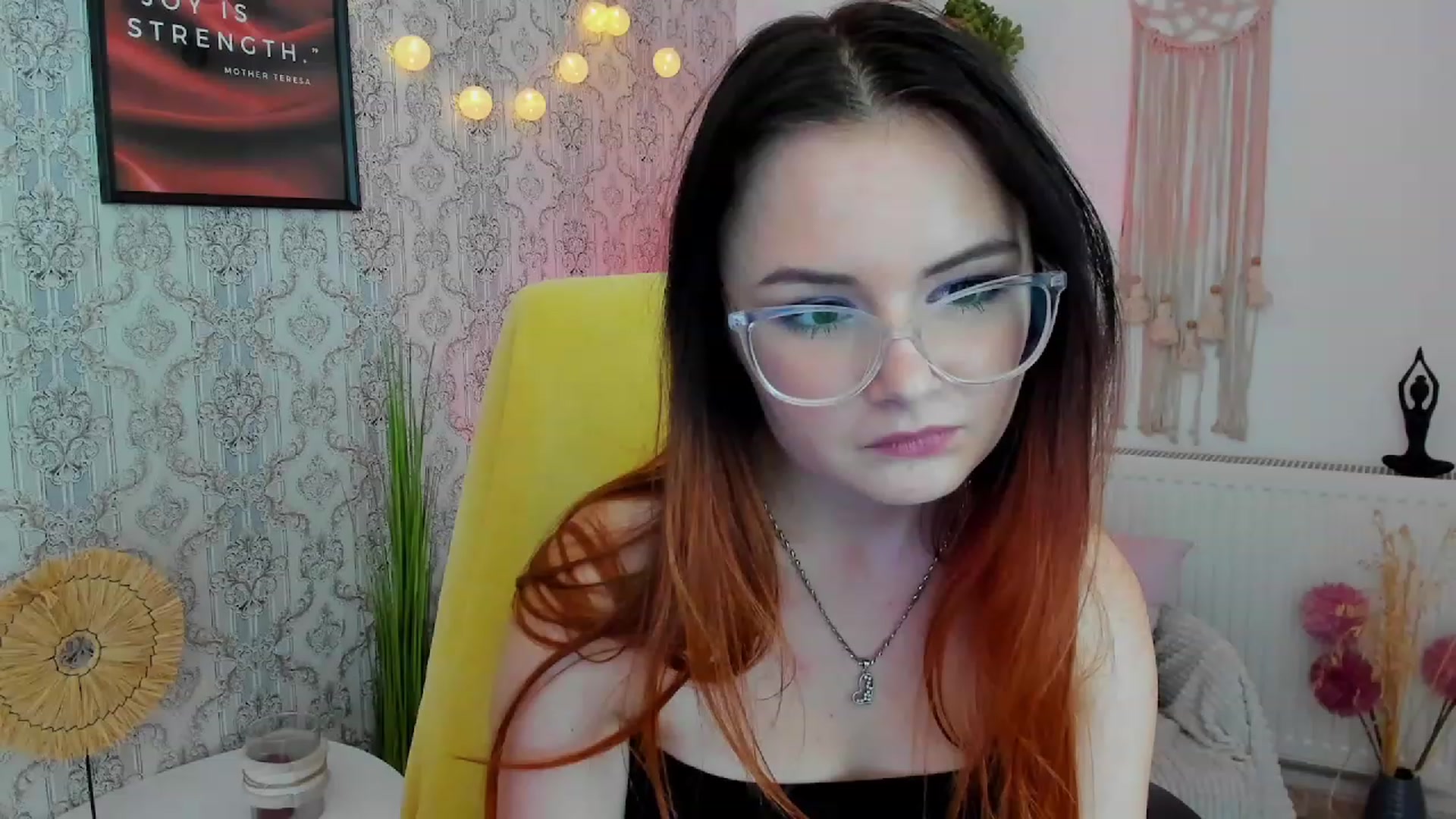 Gallery image thumbnail from Hazel_Moore18's myfreecams stream on, 09/28/2023, 12:42 image 19 of 20