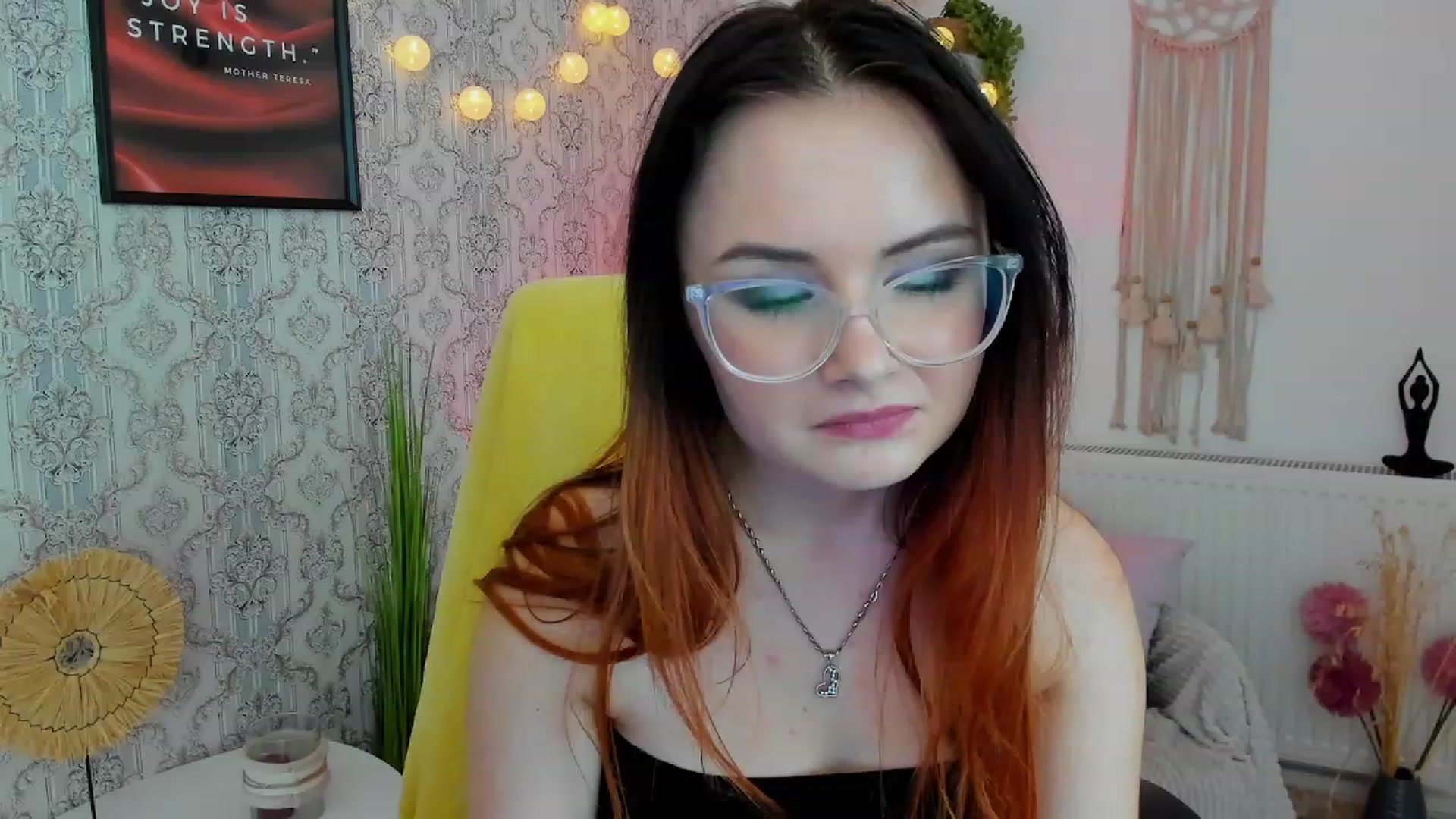 Gallery image thumbnail from Hazel_Moore18's myfreecams stream on, 09/28/2023, 12:42 image 4 of 20
