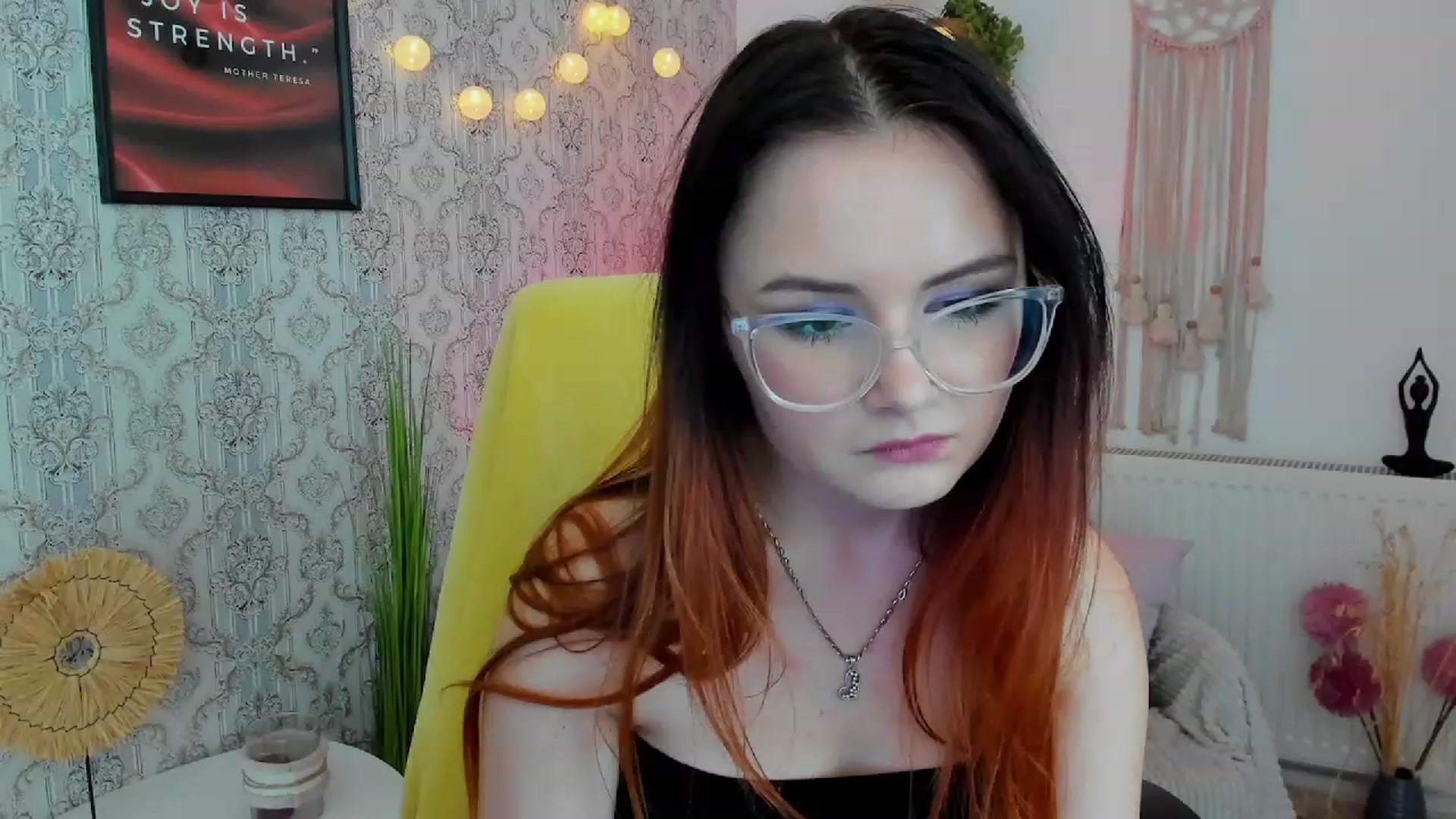 Gallery image thumbnail from Hazel_Moore18's myfreecams stream on, 09/28/2023, 12:42 image 14 of 20