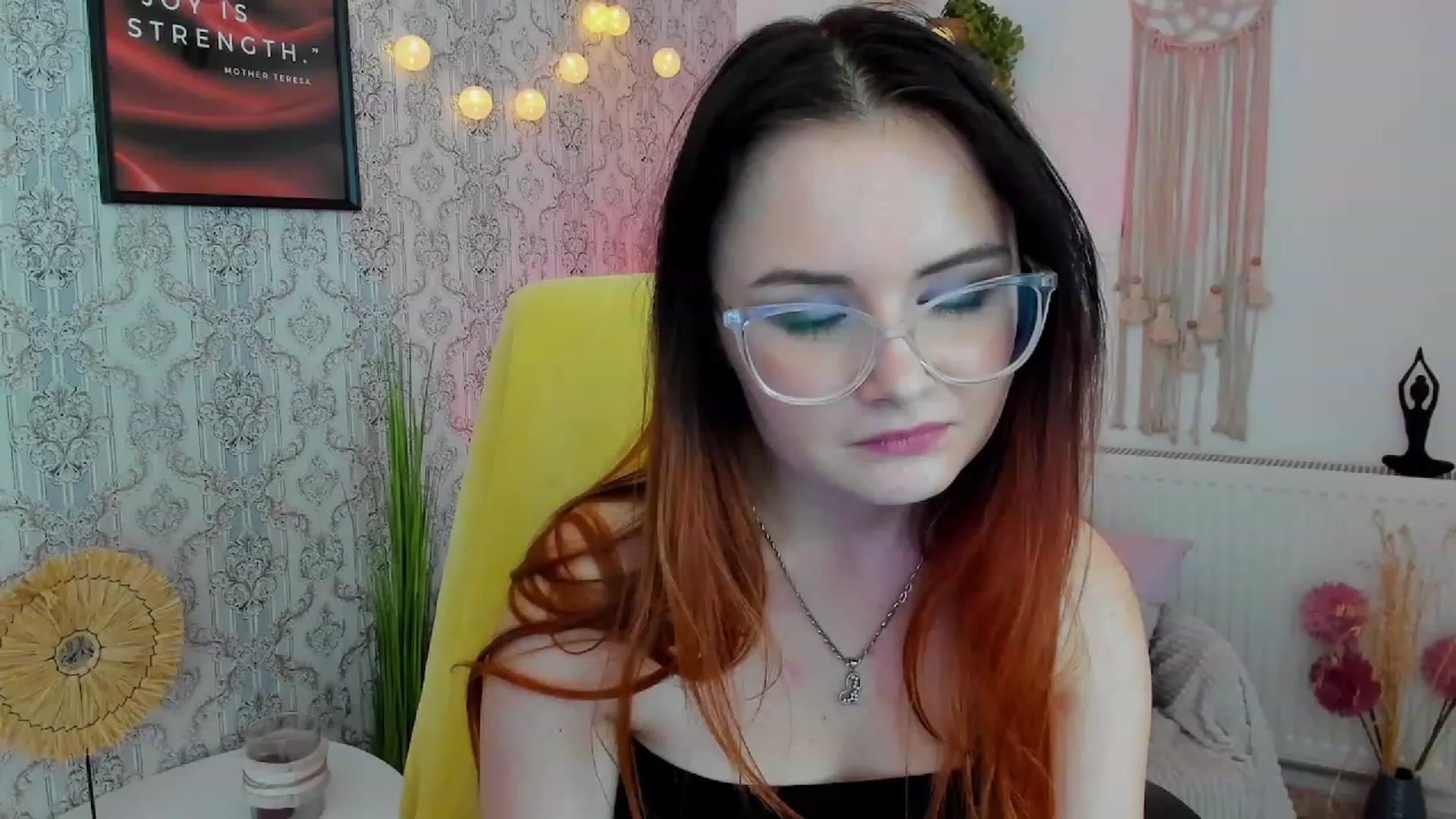 Gallery image thumbnail from Hazel_Moore18's myfreecams stream on, 09/28/2023, 12:42 image 12 of 20