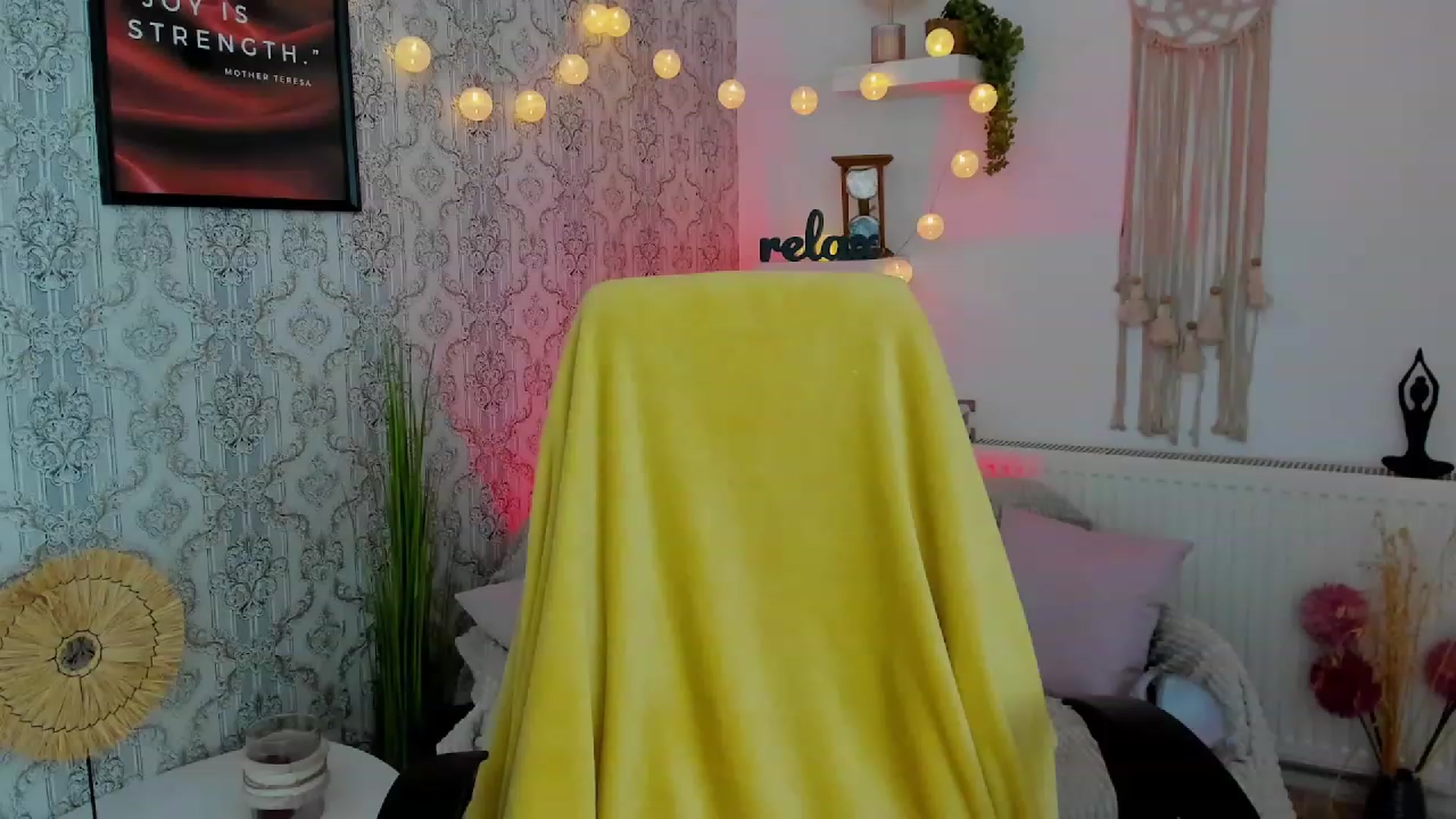 Gallery image thumbnail from Hazel_Moore18's myfreecams stream on, 09/29/2023, 10:02 image 3 of 20