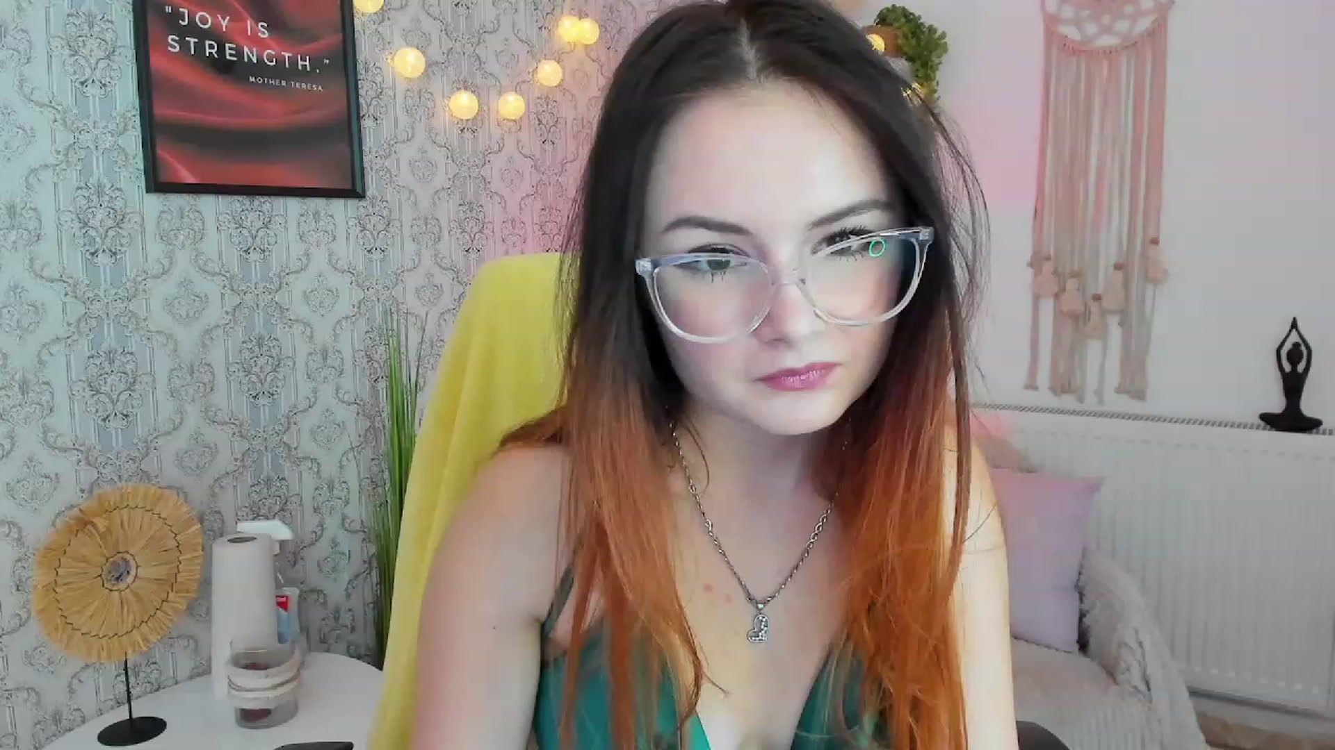 Gallery image thumbnail from Hazel_Moore18's myfreecams stream on, 10/02/2023, 09:51 image 5 of 20