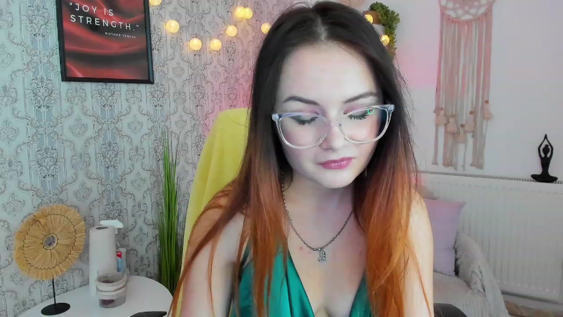 Gallery image thumbnail from Hazel_Moore18's myfreecams stream on, 10/02/2023, 09:51 image 20 of 20