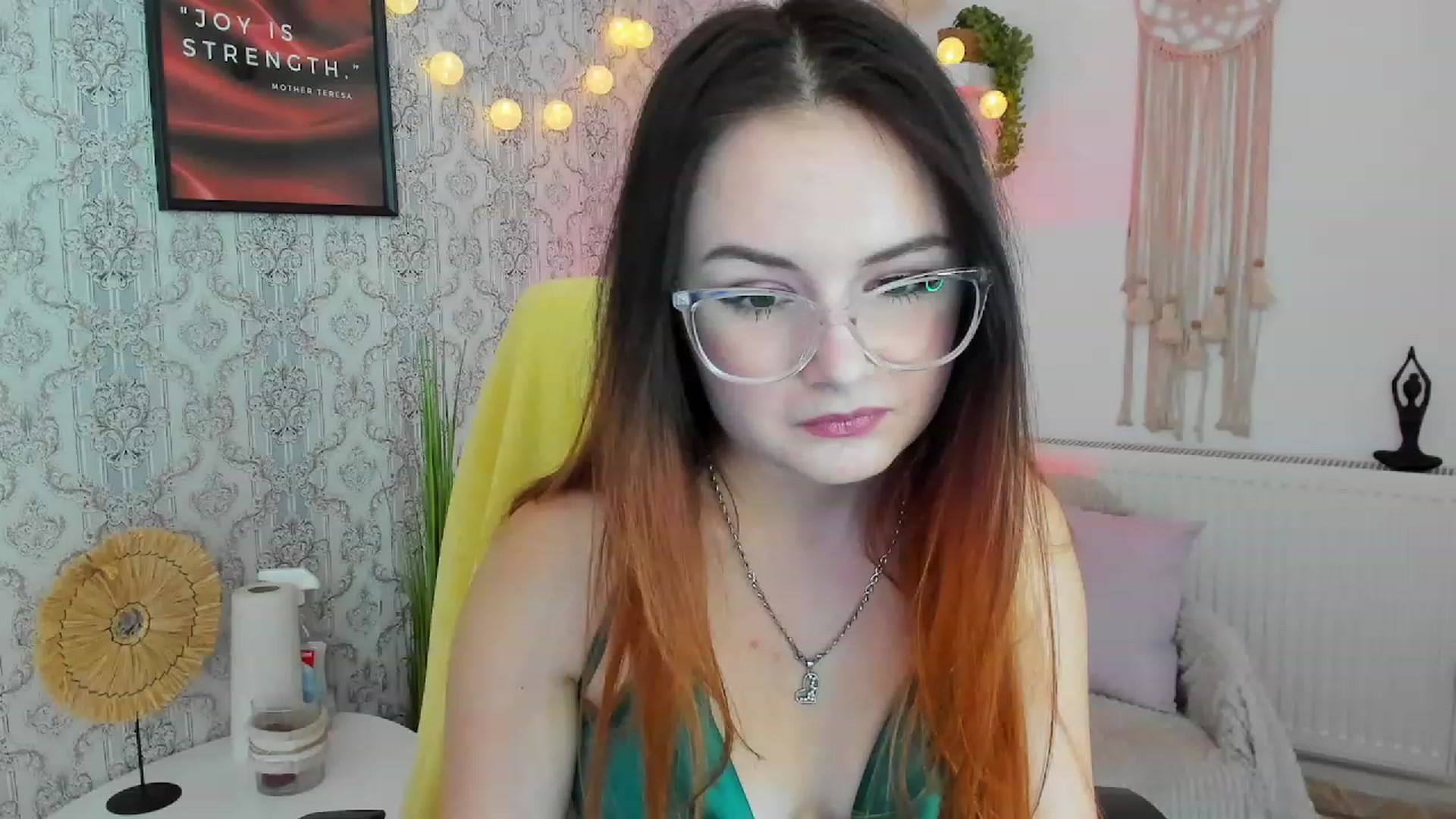 Gallery image thumbnail from Hazel_Moore18's myfreecams stream on, 10/02/2023, 09:51 image 7 of 20