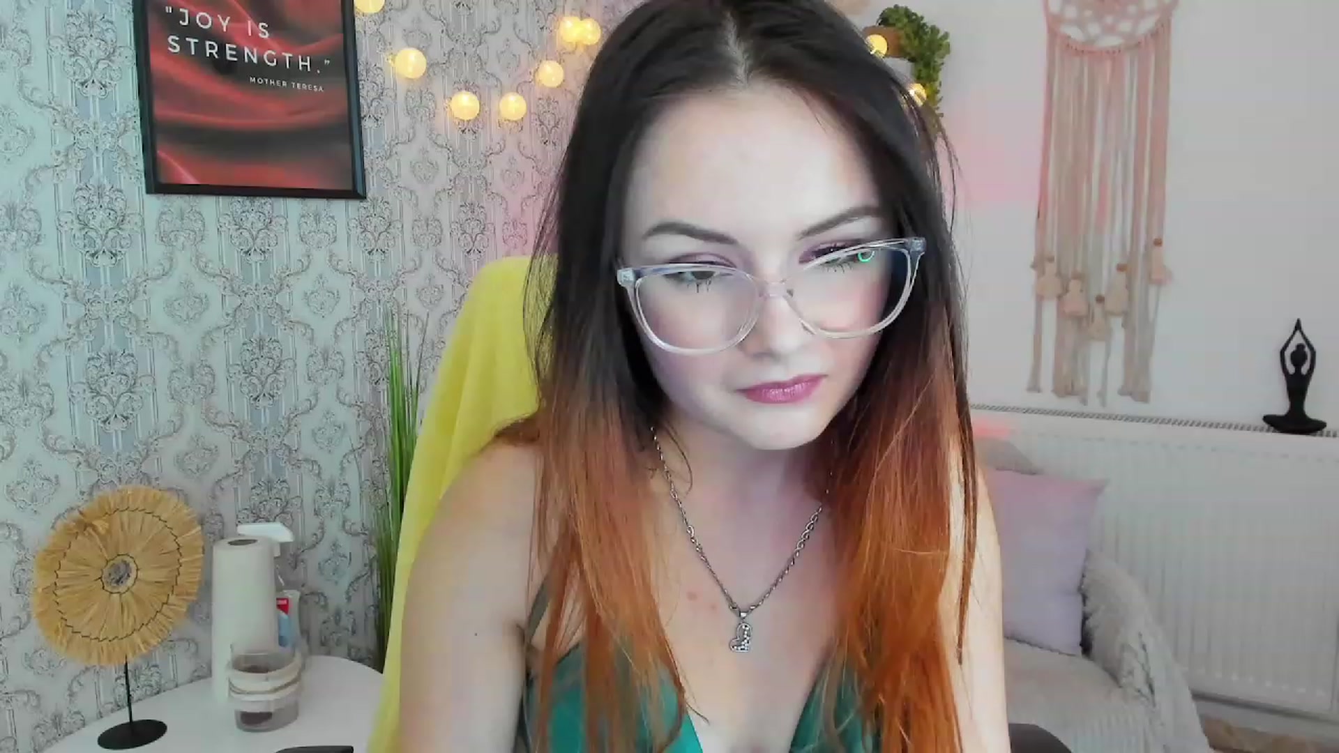 Gallery image thumbnail from Hazel_Moore18's myfreecams stream on, 10/02/2023, 09:51 image 4 of 20