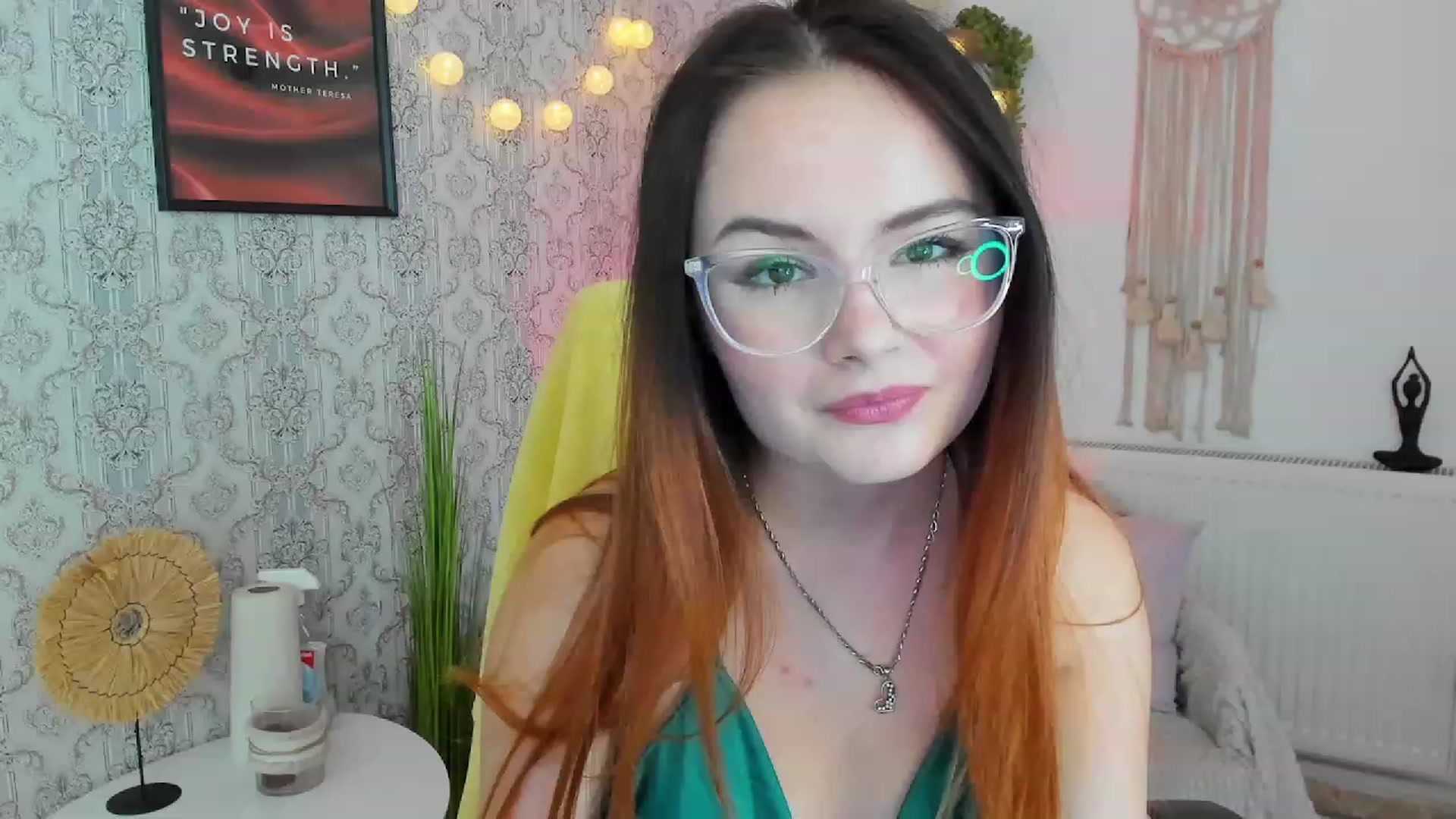 Gallery image thumbnail from Hazel_Moore18's myfreecams stream on, 10/02/2023, 12:00 image 4 of 20