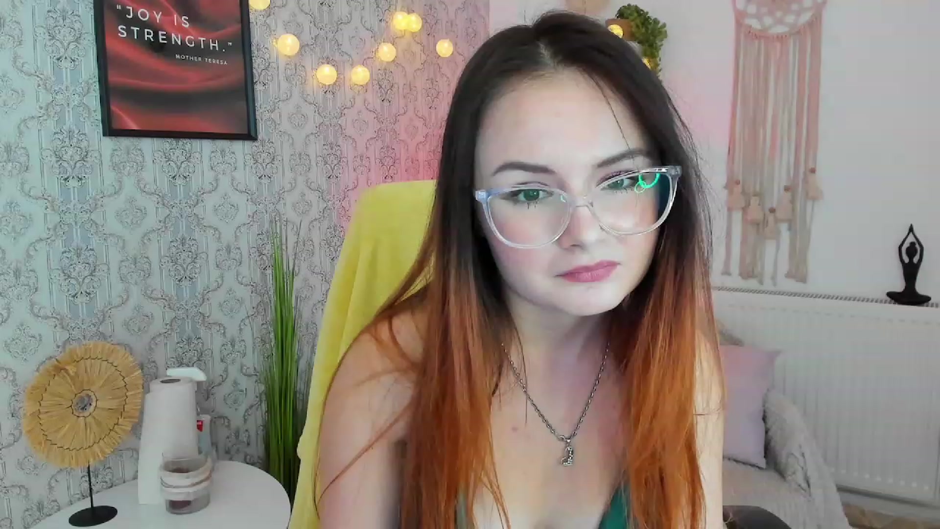 Gallery image thumbnail from Hazel_Moore18's myfreecams stream on, 10/02/2023, 12:55 image 16 of 20