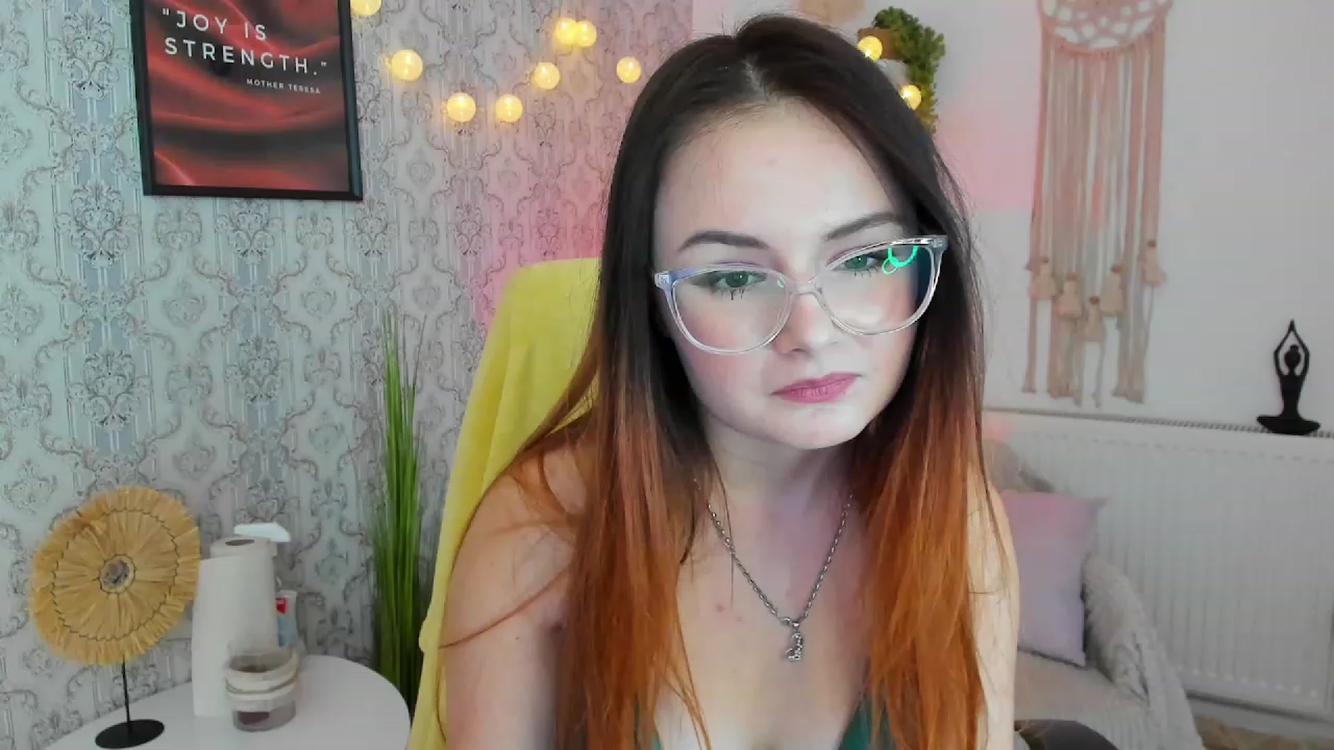 Gallery image thumbnail from Hazel_Moore18's myfreecams stream on, 10/02/2023, 12:55 image 15 of 20