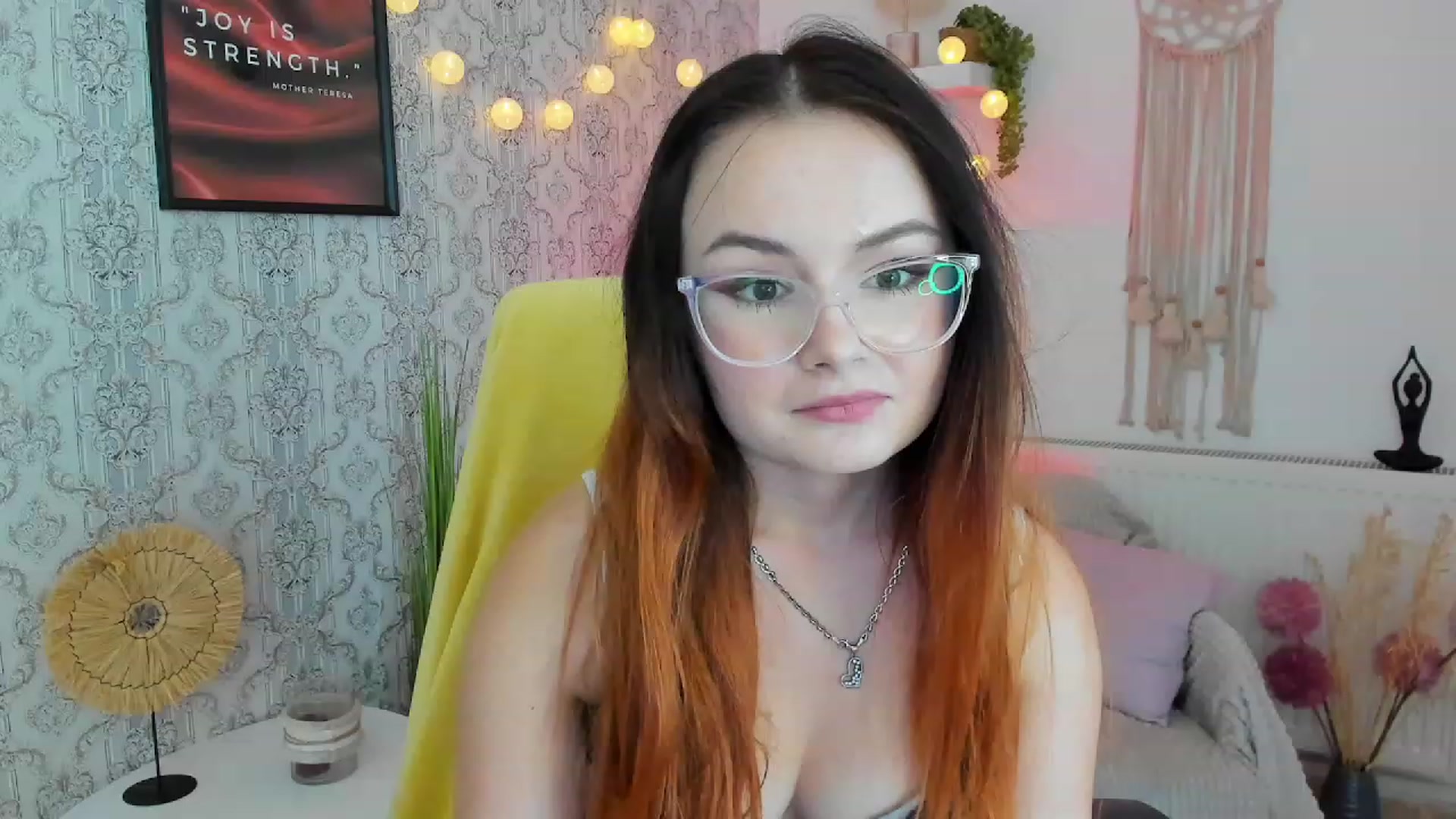 Gallery image thumbnail from Hazel_Moore18's myfreecams stream on, 10/03/2023, 12:51 image 20 of 20