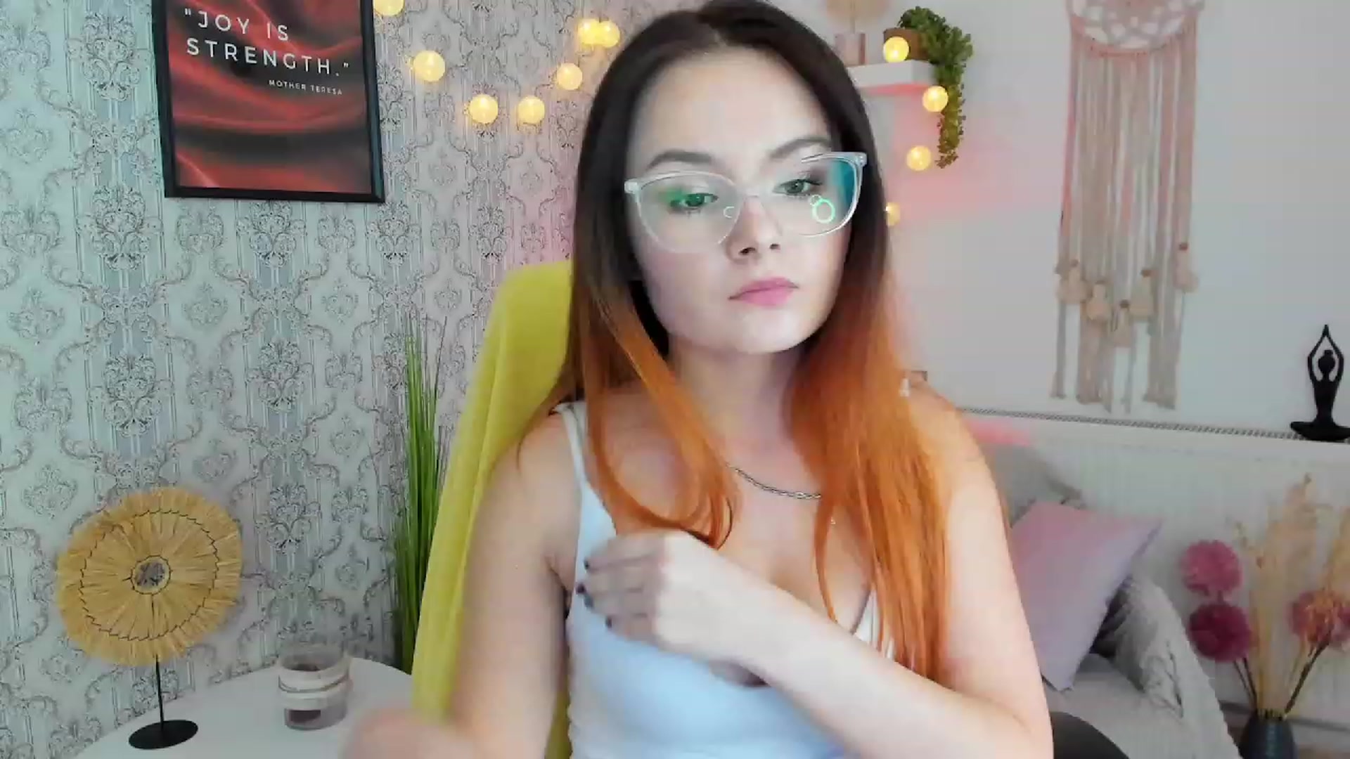 Gallery image thumbnail from Hazel_Moore18's myfreecams stream on, 10/04/2023, 13:03 image 20 of 20