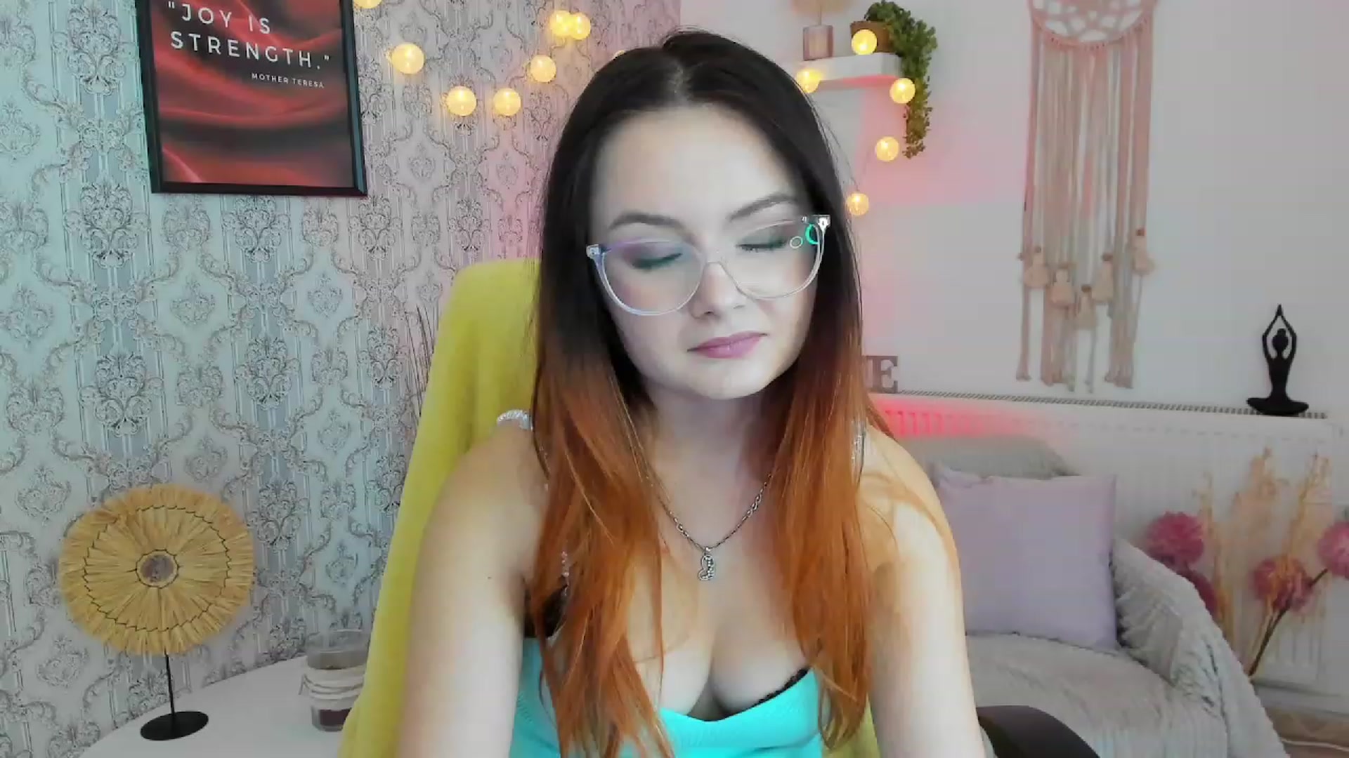 Gallery image thumbnail from Hazel_Moore18's myfreecams stream on, 10/05/2023, 09:35 image 5 of 20