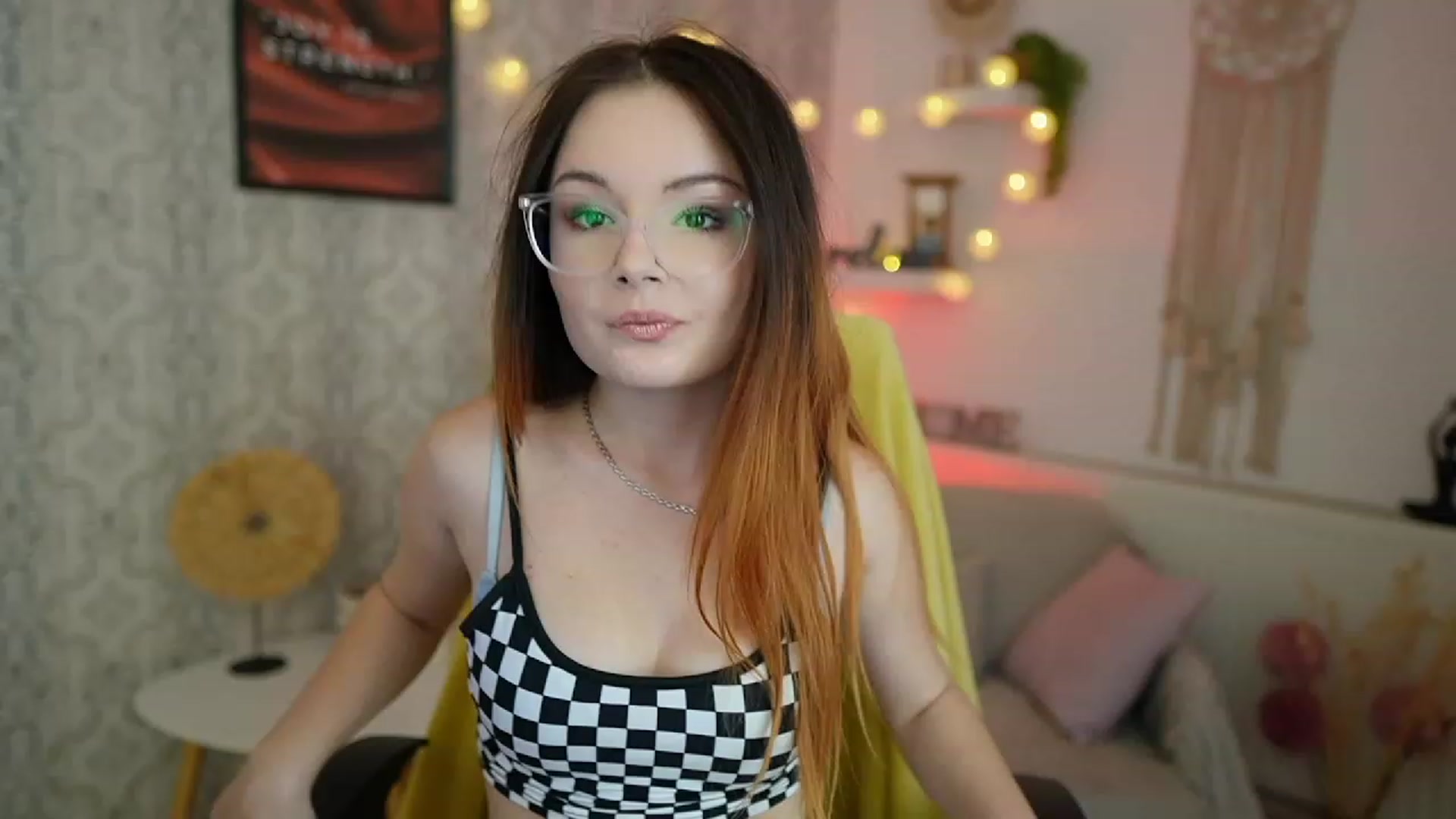 Gallery image thumbnail from Hazel_Moore18's myfreecams stream on, 10/09/2023, 11:12 image 14 of 20