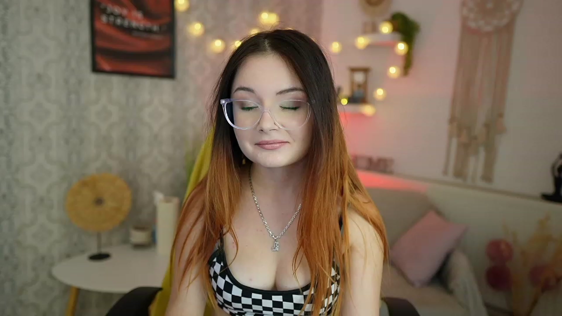 Gallery image thumbnail from Hazel_Moore18's myfreecams stream on, 10/09/2023, 11:12 image 19 of 20