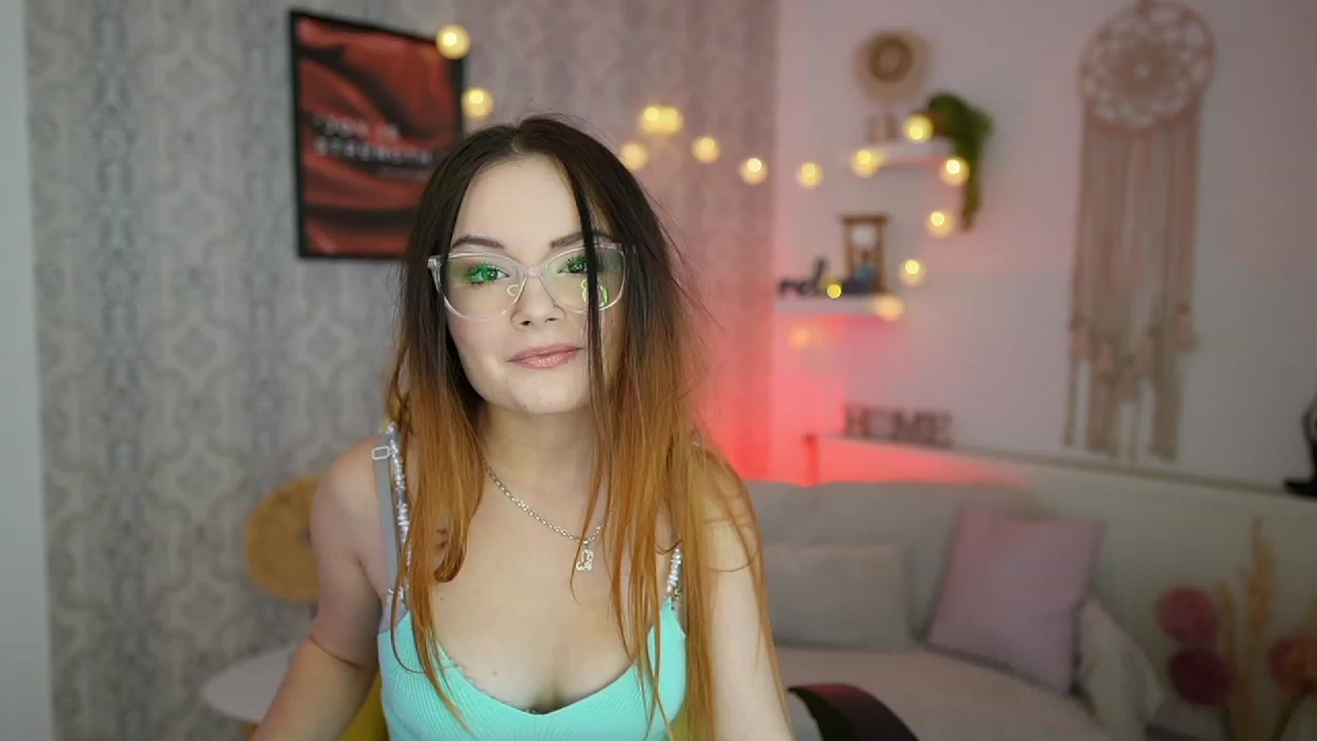 Gallery image thumbnail from Hazel_Moore18's myfreecams stream on, 10/16/2023, 10:38 image 20 of 20