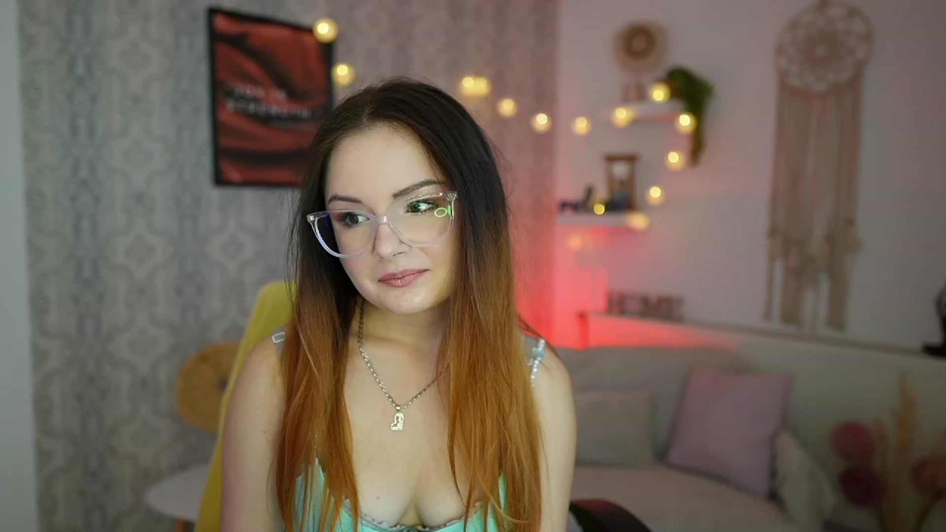 Gallery image thumbnail from Hazel_Moore18's myfreecams stream on, 10/16/2023, 10:38 image 15 of 20