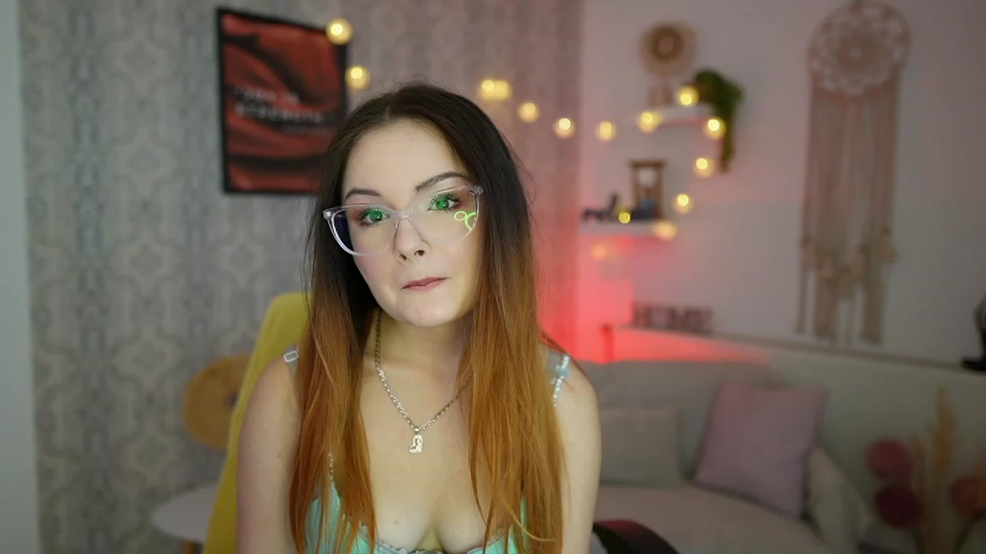 Gallery image thumbnail from Hazel_Moore18's myfreecams stream on, 10/16/2023, 10:38 image 16 of 20