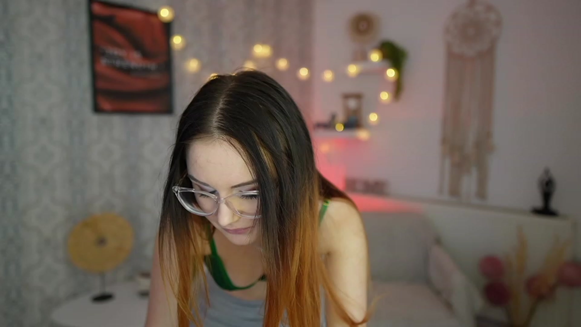 Gallery image thumbnail from Hazel_Moore18's myfreecams stream on, 10/17/2023, 11:06 image 15 of 20