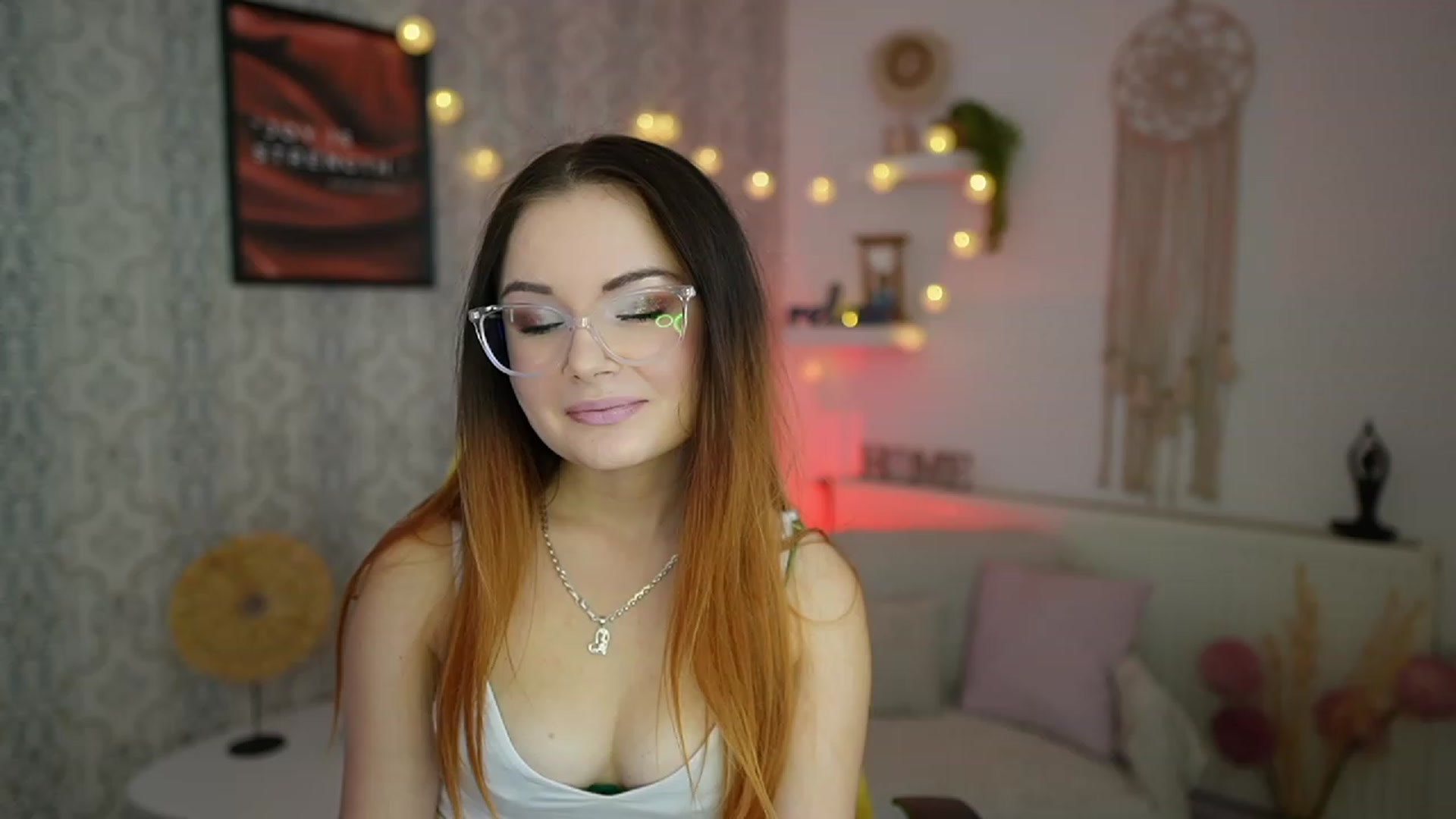 Gallery image thumbnail from Hazel_Moore18's myfreecams stream on, 10/17/2023, 11:06 image 1 of 20