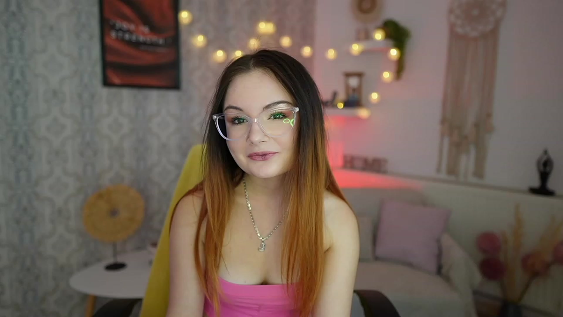 Gallery image thumbnail from Hazel_Moore18's myfreecams stream on, 10/18/2023, 10:18 image 16 of 20