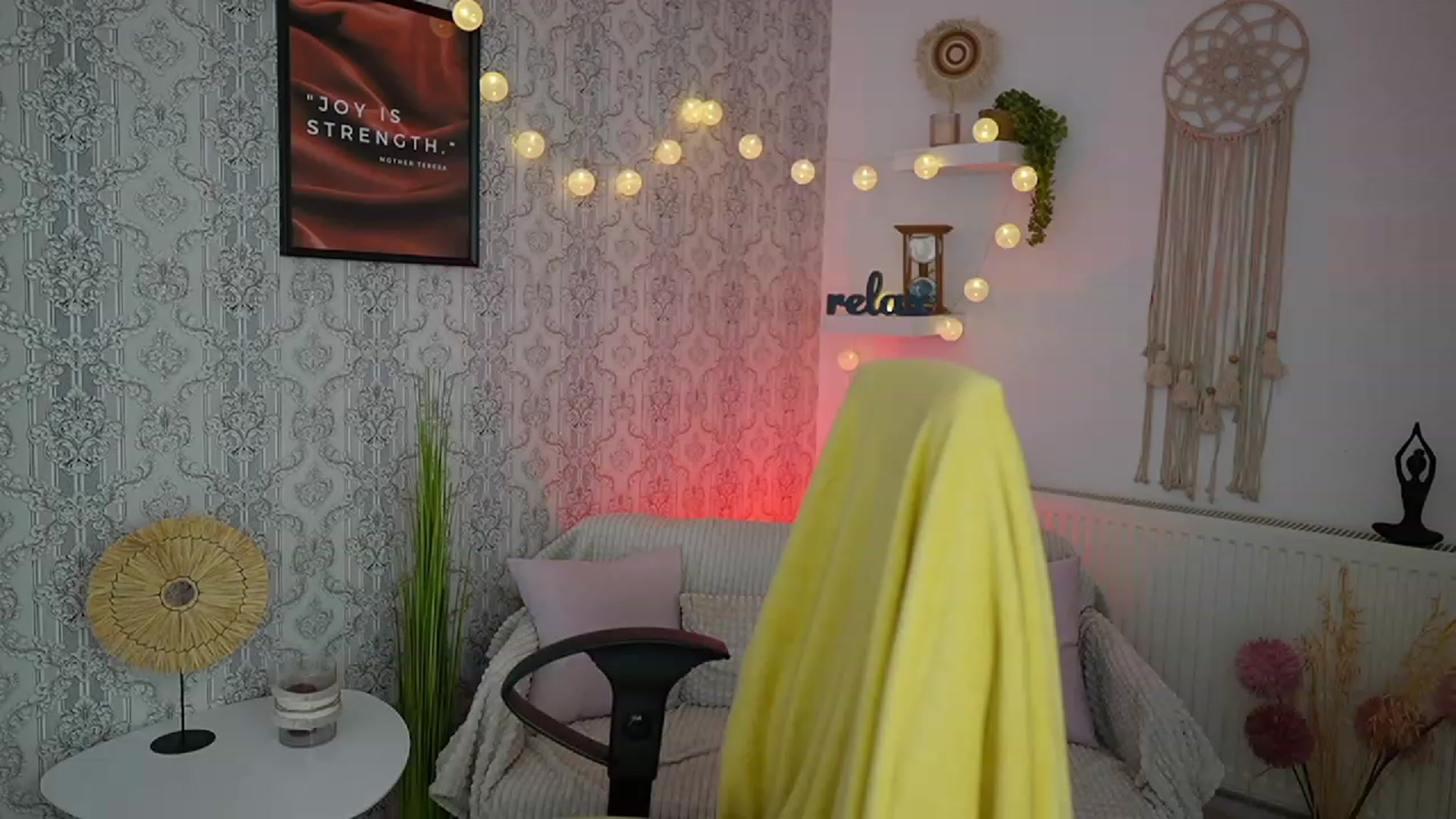 Gallery image thumbnail from Hazel_Moore18's myfreecams stream on, 10/19/2023, 10:01 image 19 of 20